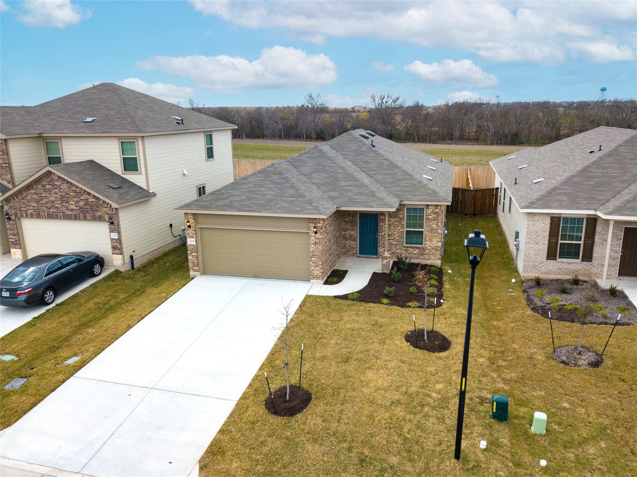 229 The Duke Dr, Jarrell, TX 76537
