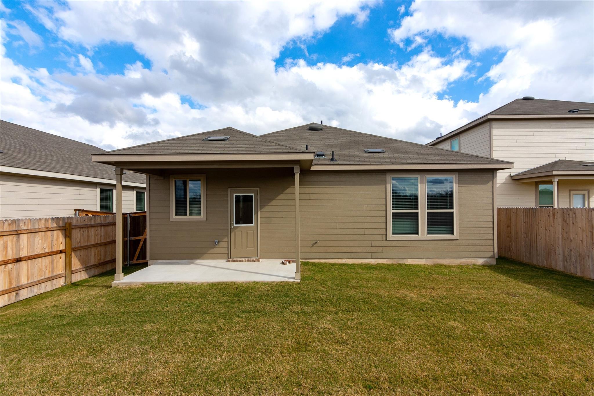 229 The Duke Dr, Jarrell, TX 76537