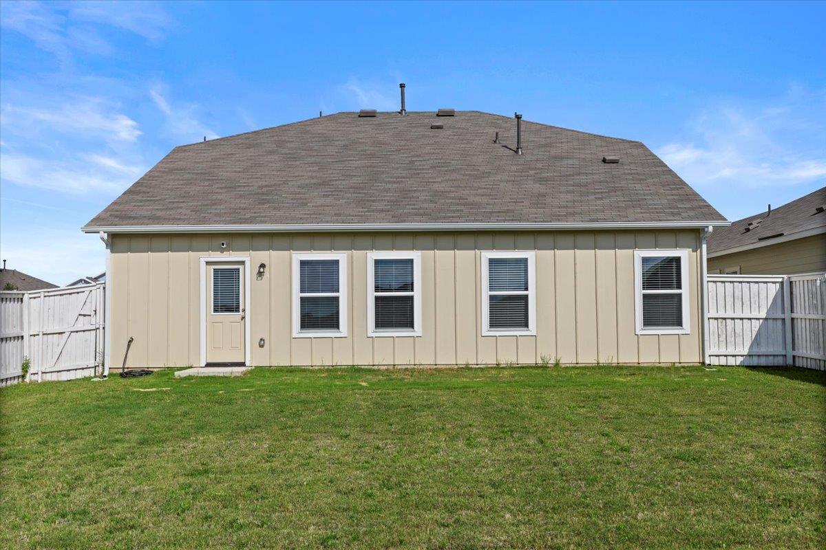 1296 Teychas Dr, Kyle, TX 78640