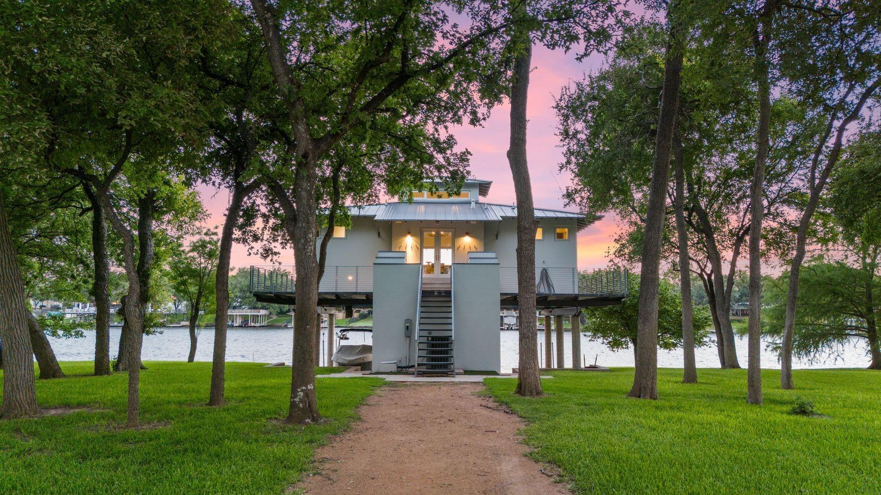 1921 Legends Pkwy, Kingsland, TX 78639