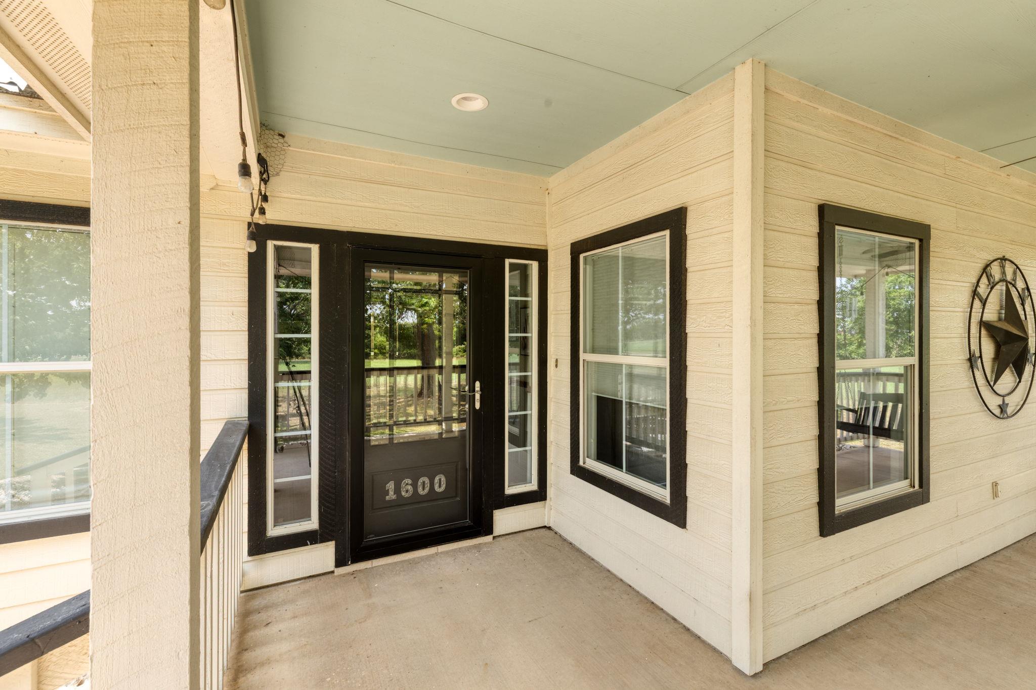 1600 Cattlemens Row, Lockhart, TX 78644