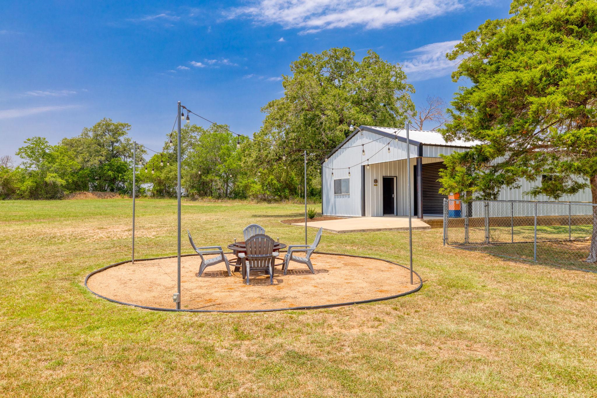 1600 Cattlemens Row, Lockhart, TX 78644