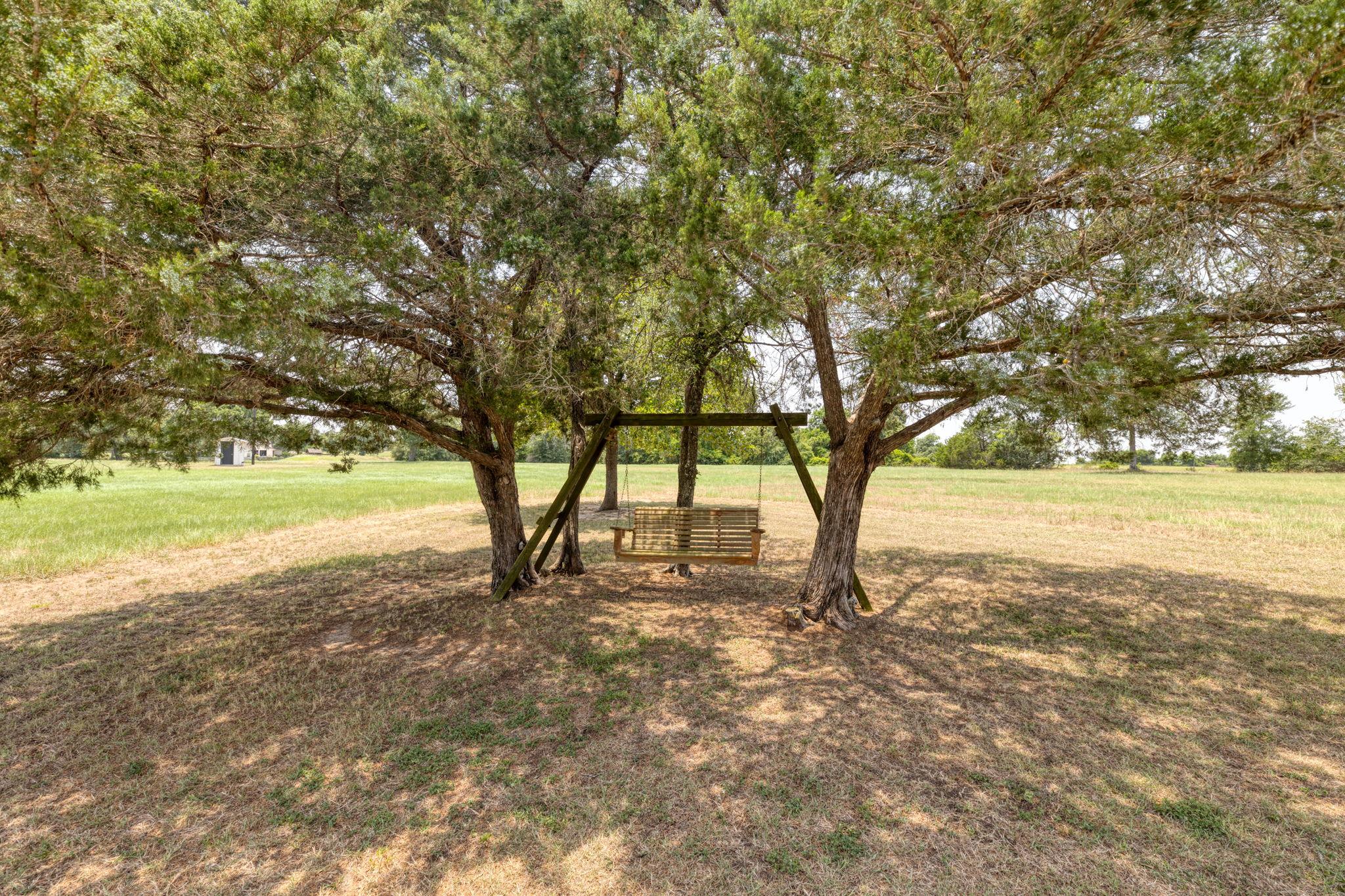 1600 Cattlemens Row, Lockhart, TX 78644