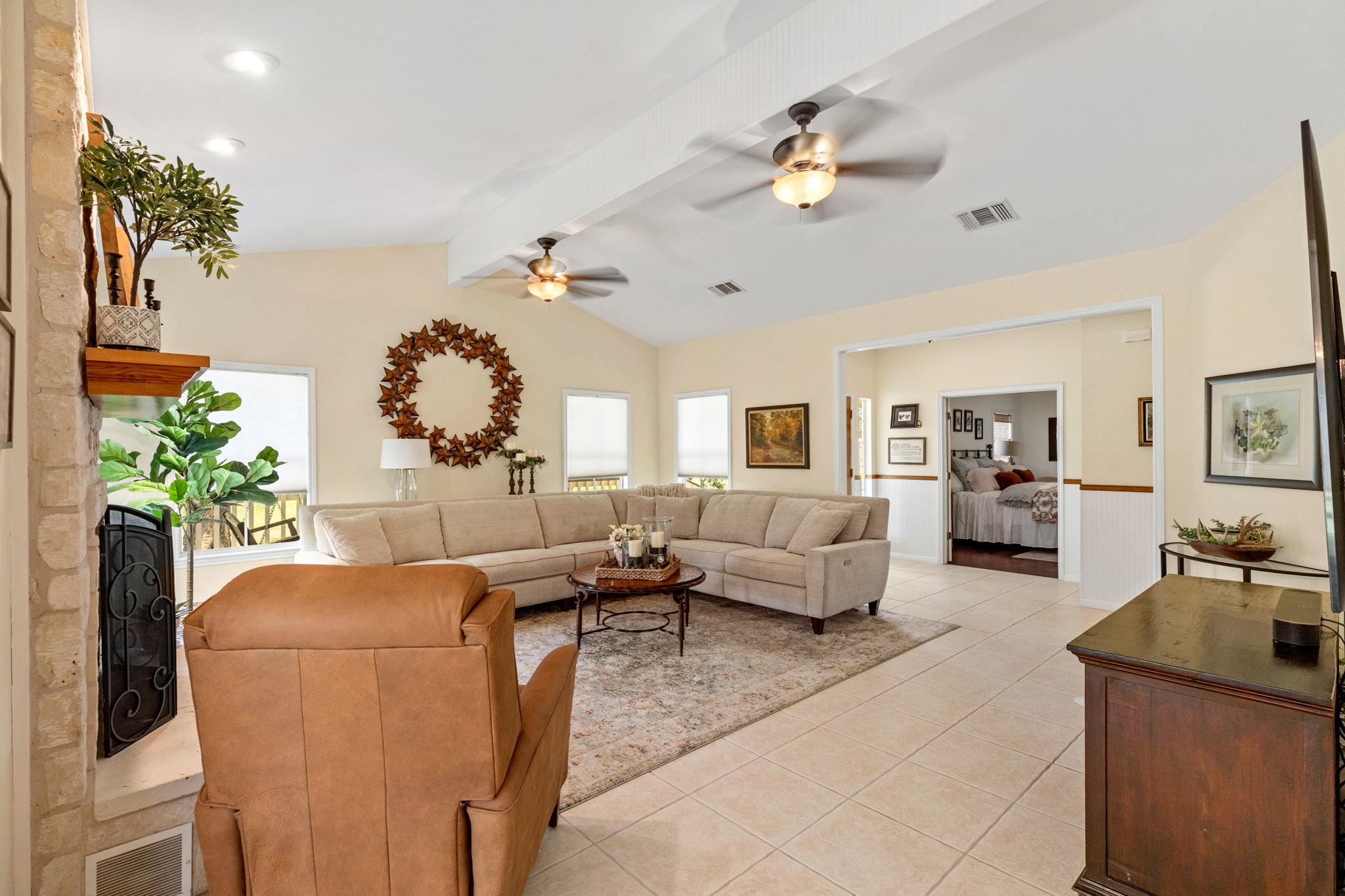 1600 Cattlemens Row, Lockhart, TX 78644