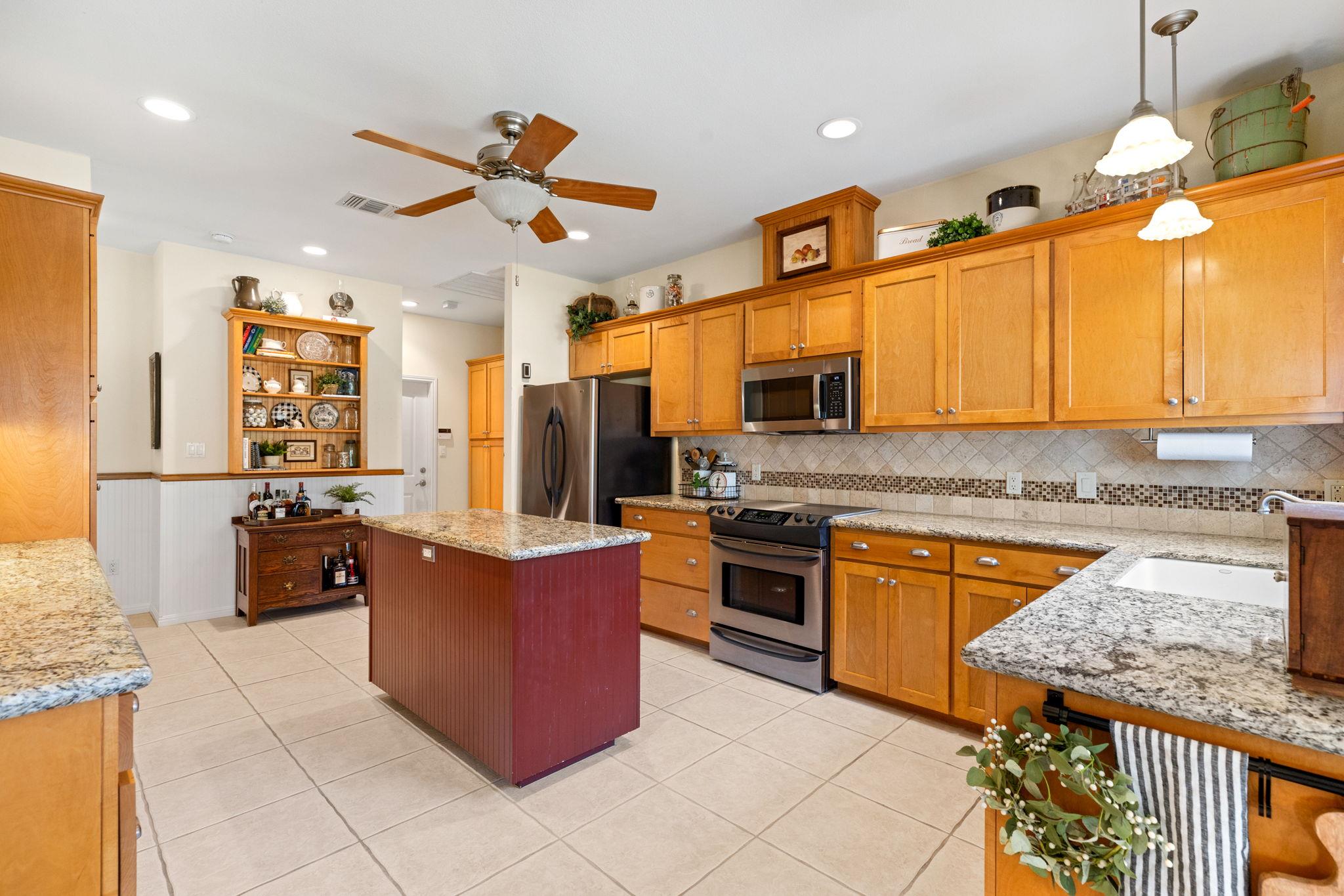 1600 Cattlemens Row, Lockhart, TX 78644