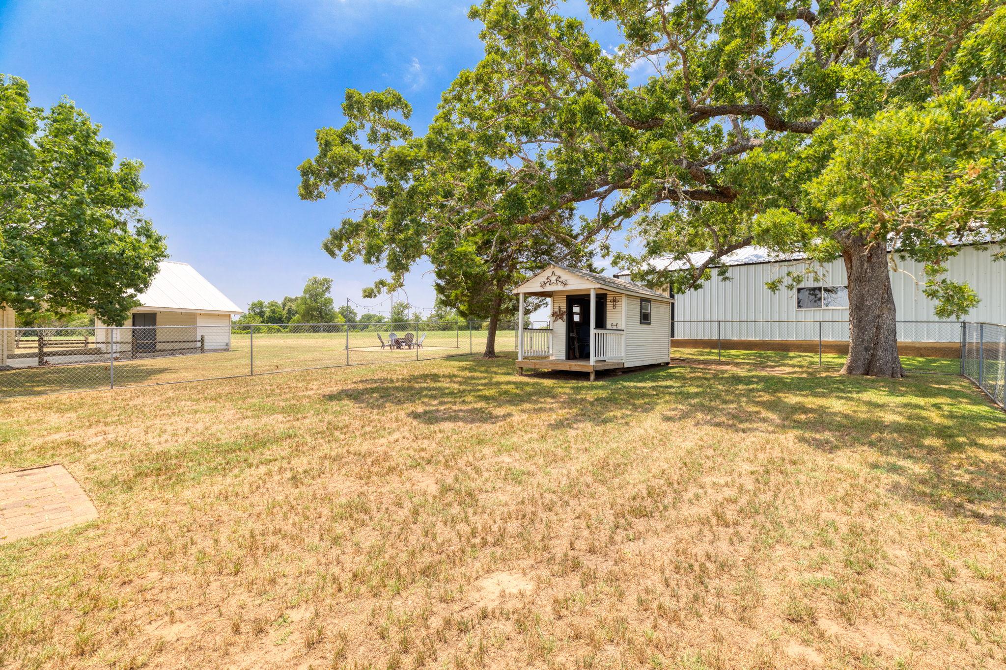 1600 Cattlemens Row, Lockhart, TX 78644