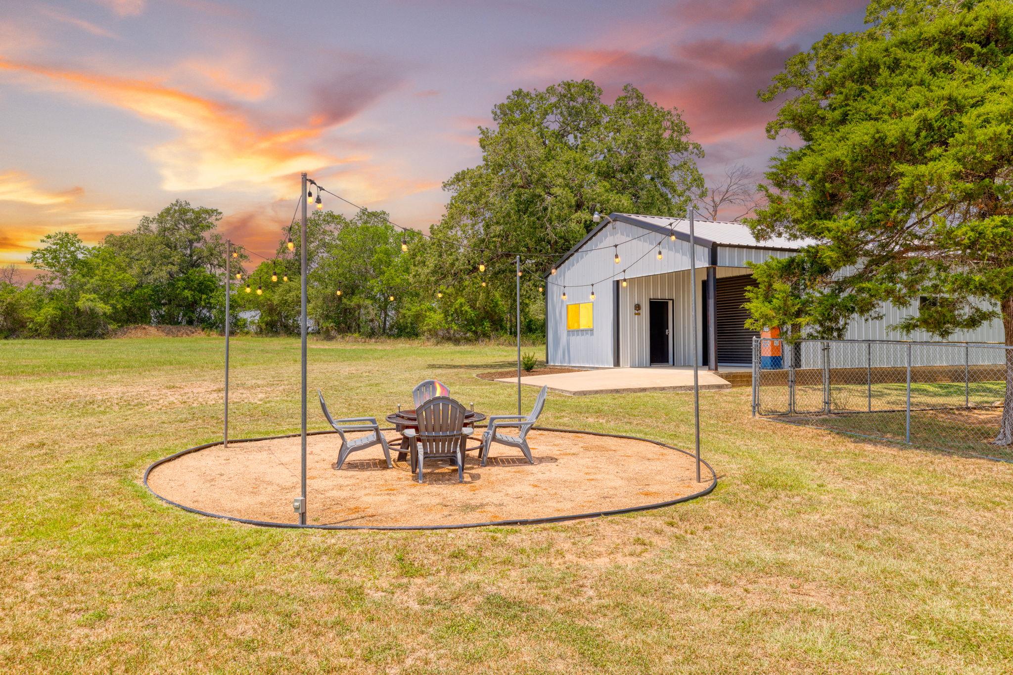 1600 Cattlemens Row, Lockhart, TX 78644
