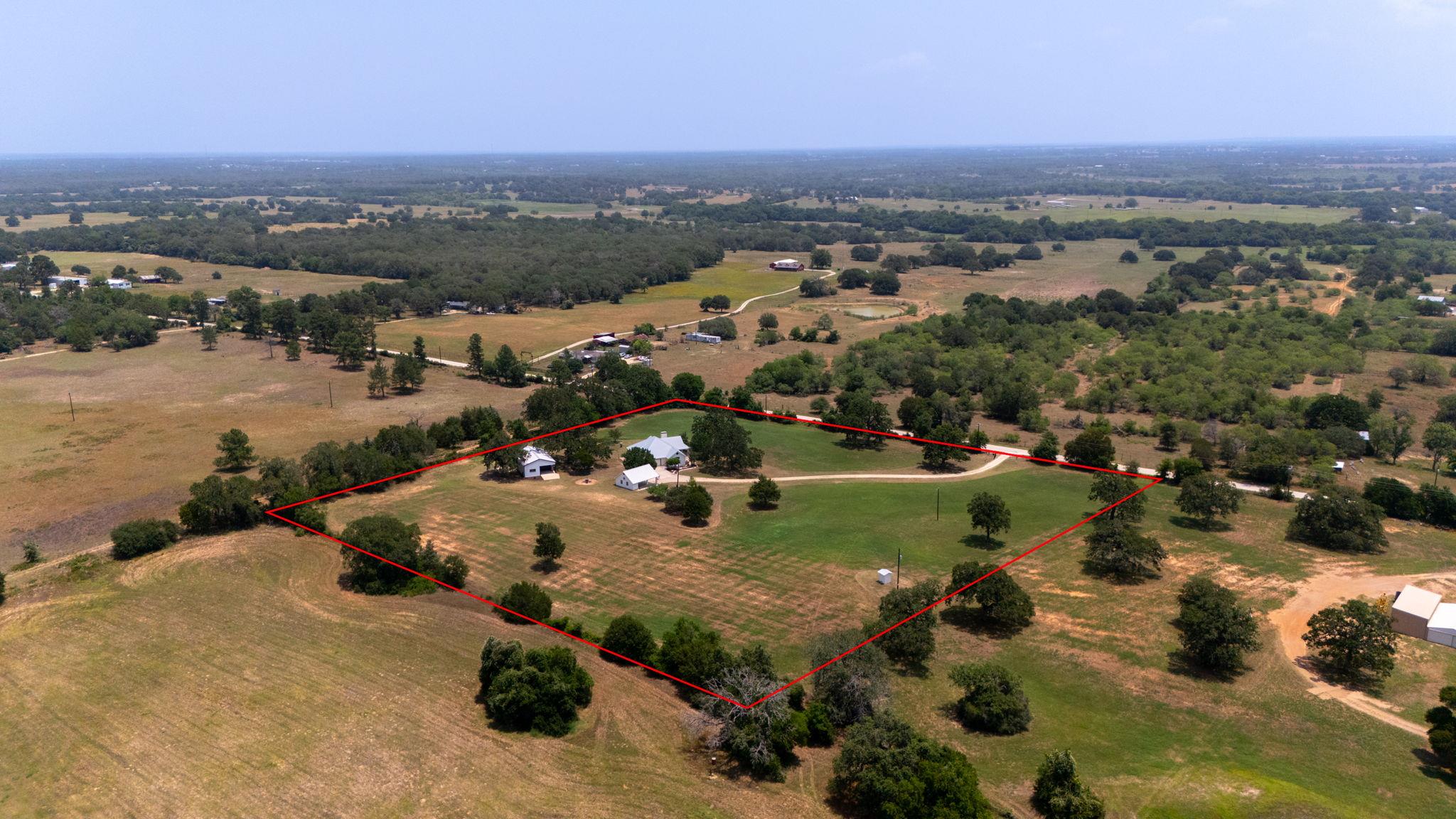 1600 Cattlemens Row, Lockhart, TX 78644
