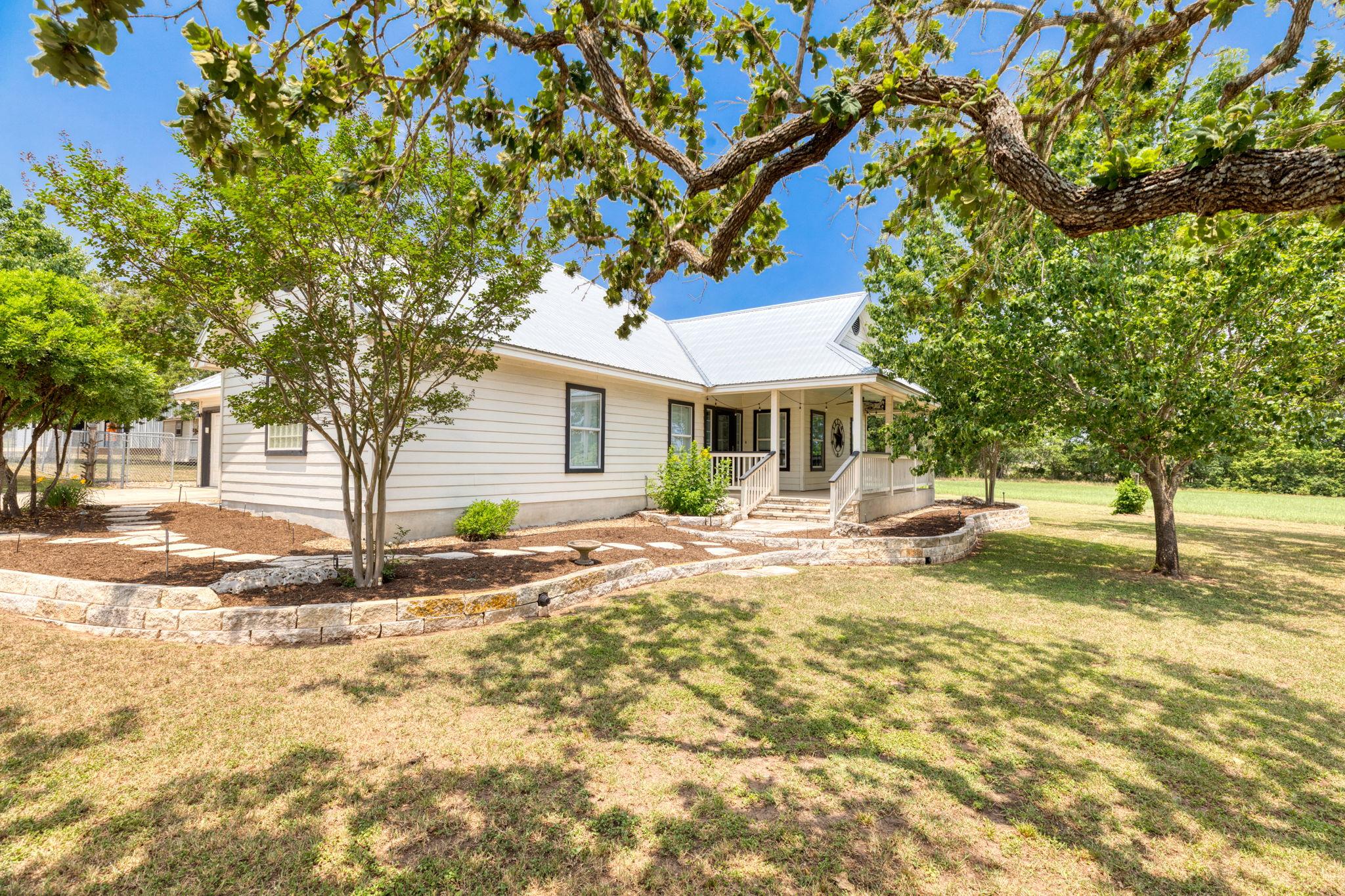 1600 Cattlemens Row, Lockhart, TX 78644