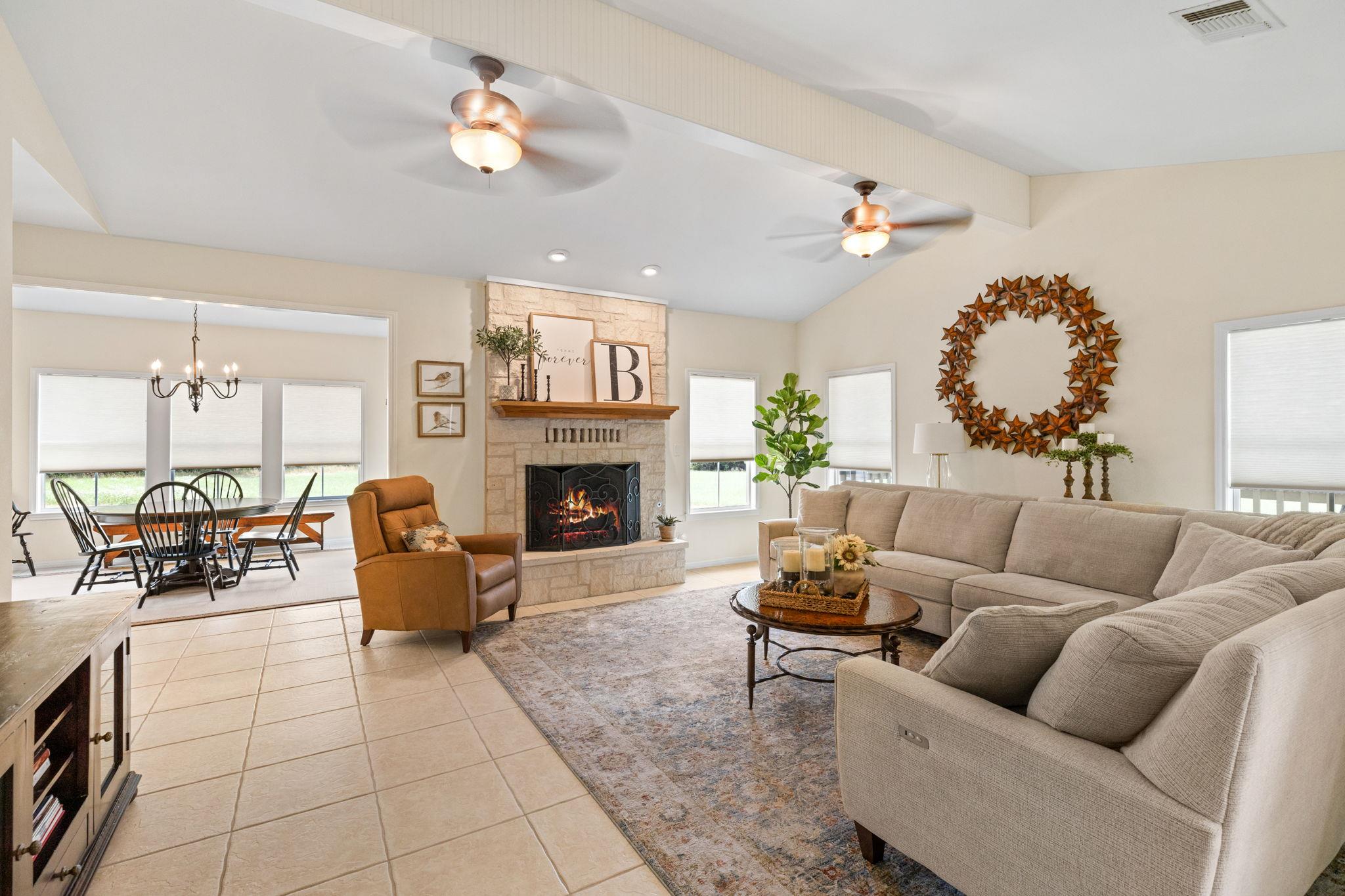 1600 Cattlemens Row, Lockhart, TX 78644