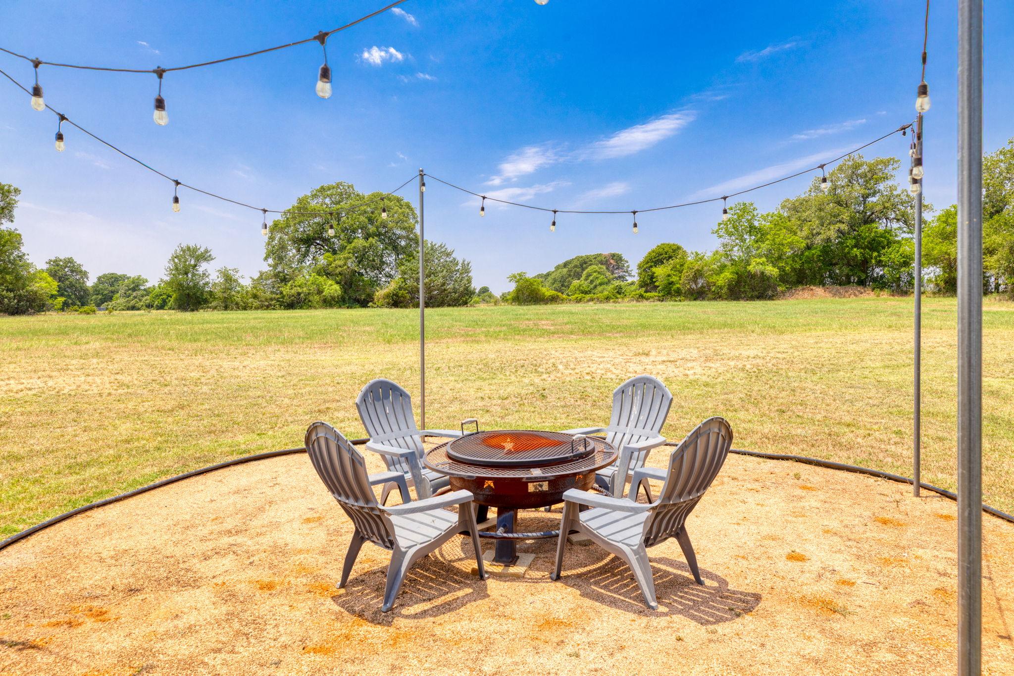 1600 Cattlemens Row, Lockhart, TX 78644