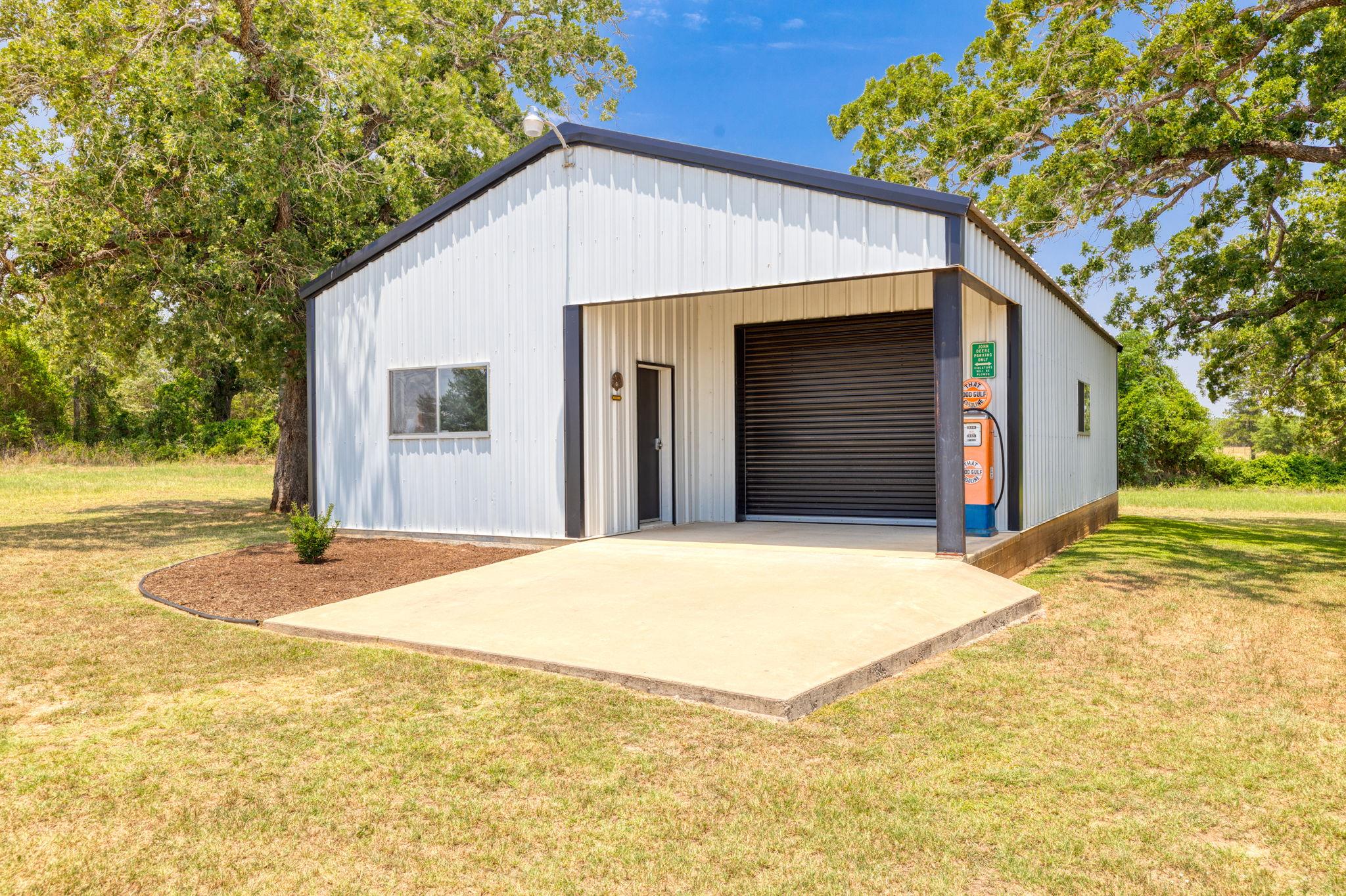 1600 Cattlemens Row, Lockhart, TX 78644