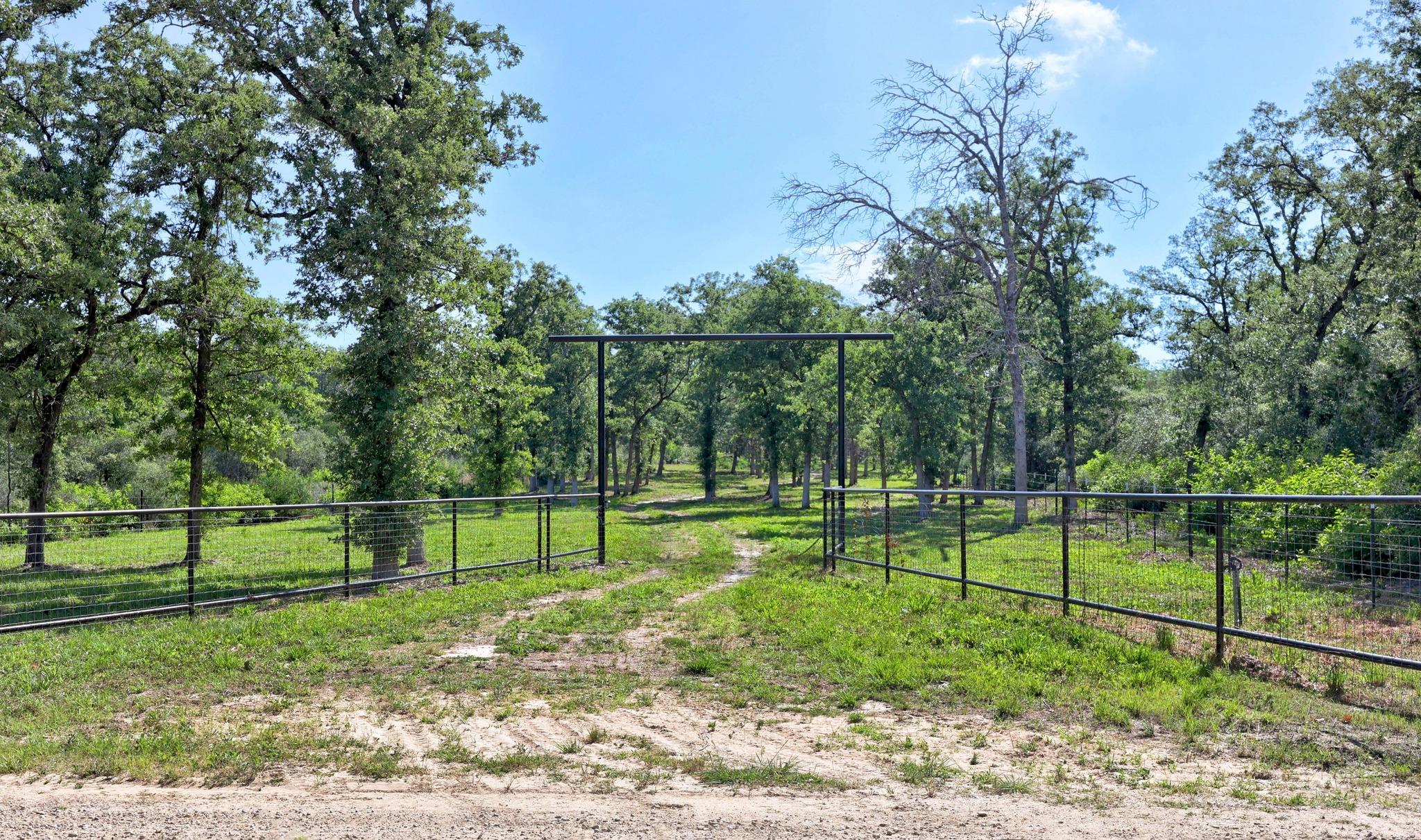 200 Cumley Ln, Thorndale, TX 76577