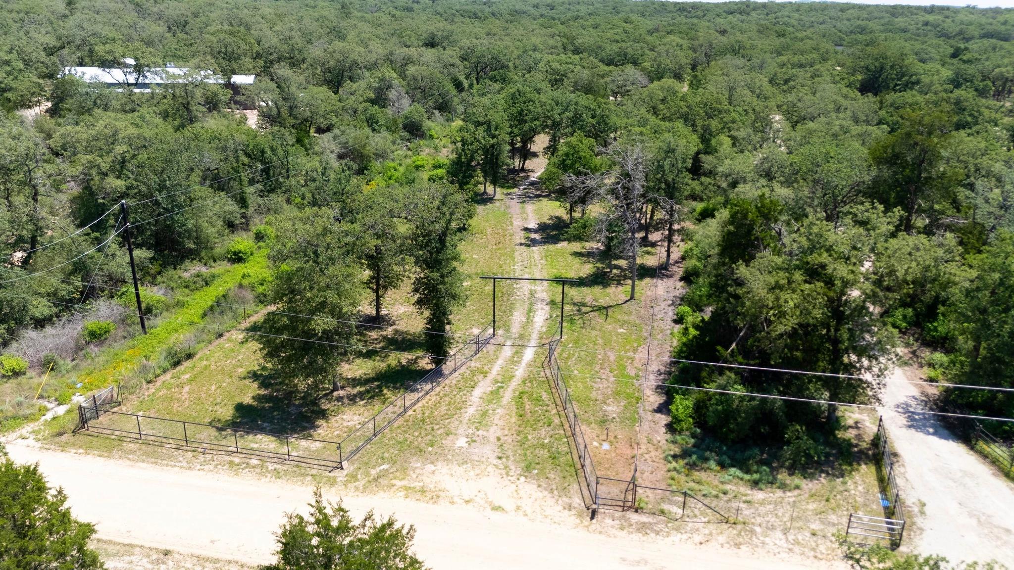 200 Cumley Ln, Thorndale, TX 76577