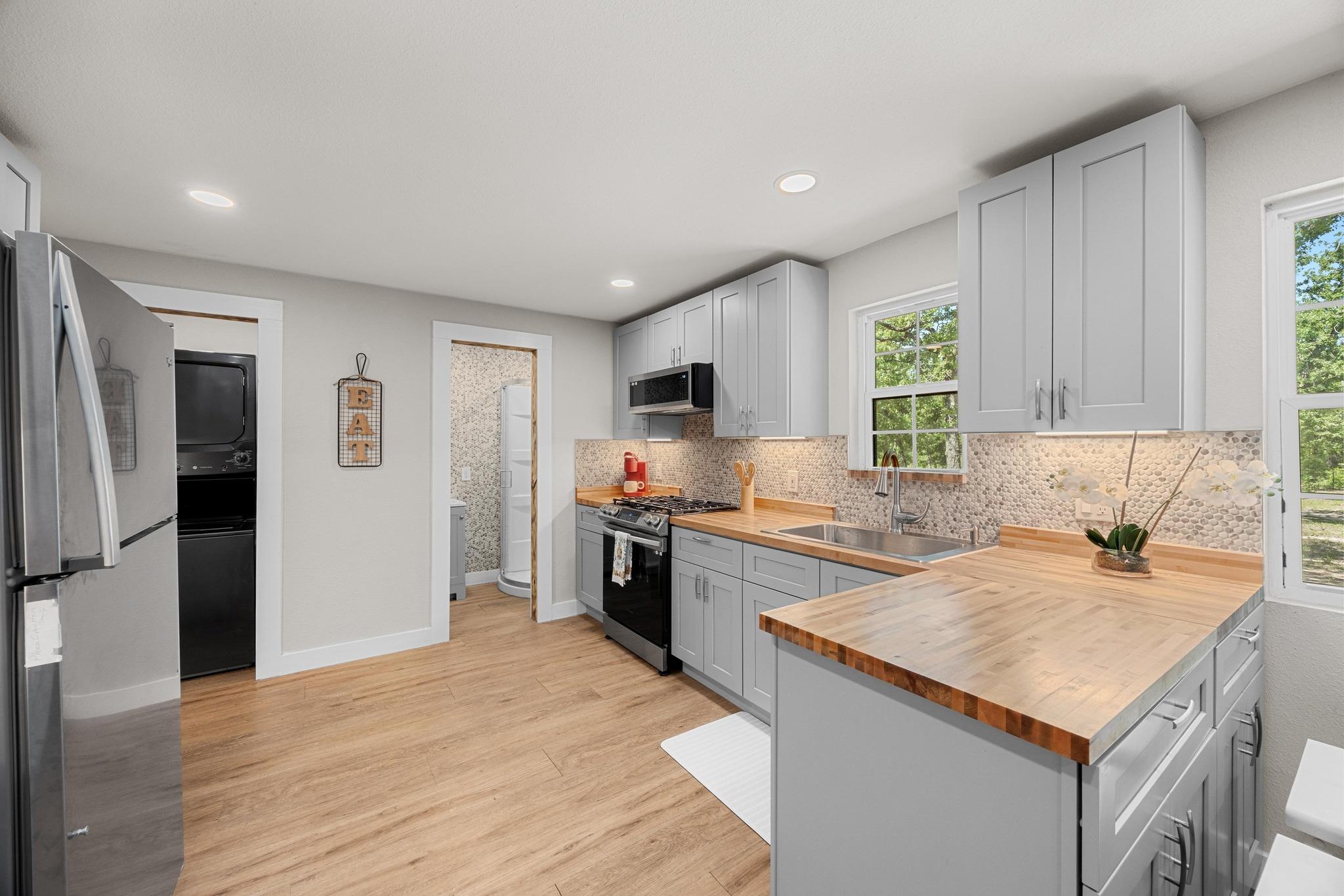 200 Cumley Ln, Thorndale, TX 76577