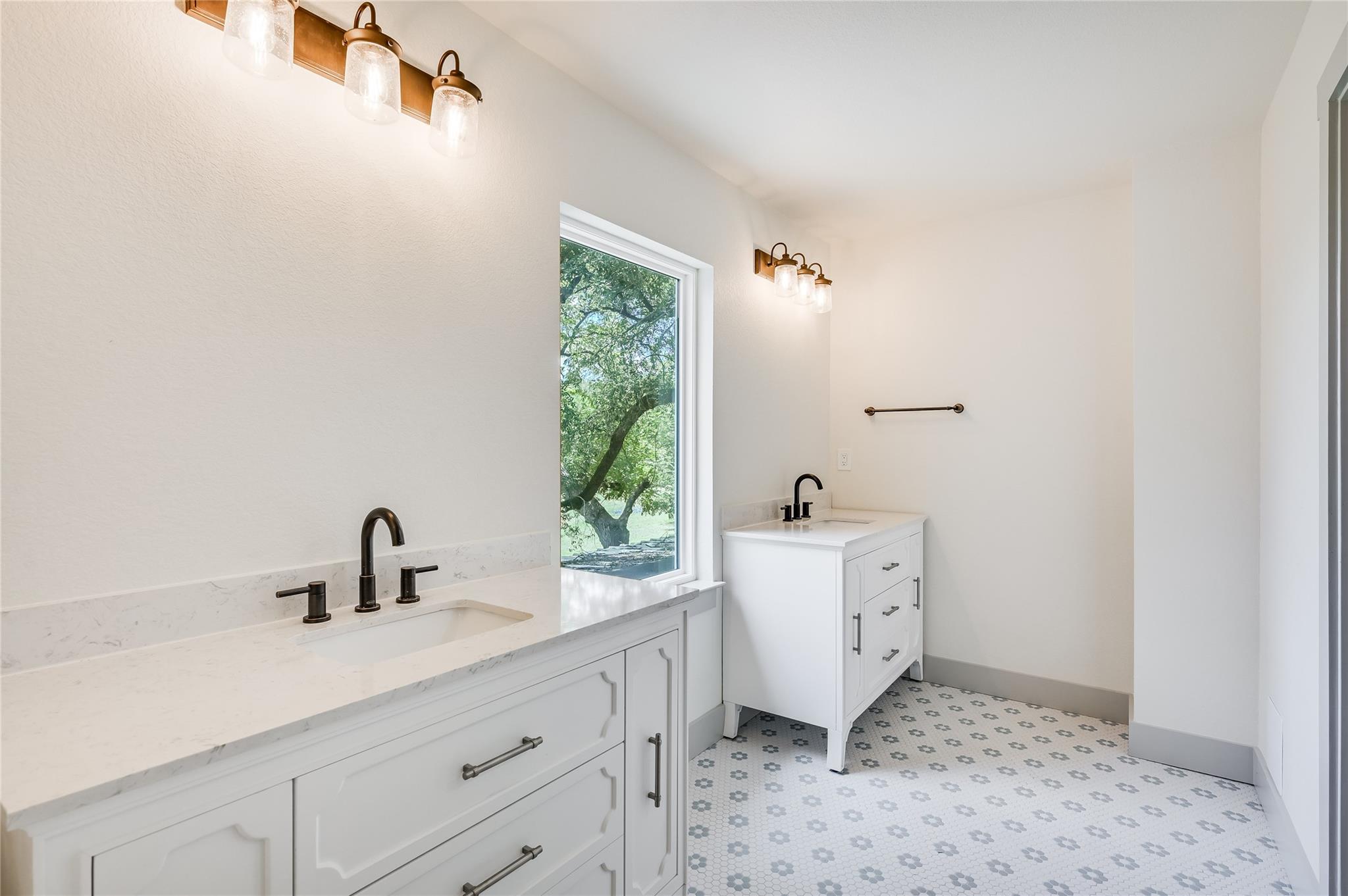 1100 GREEN ACRES Dr, Wimberley, TX 78676