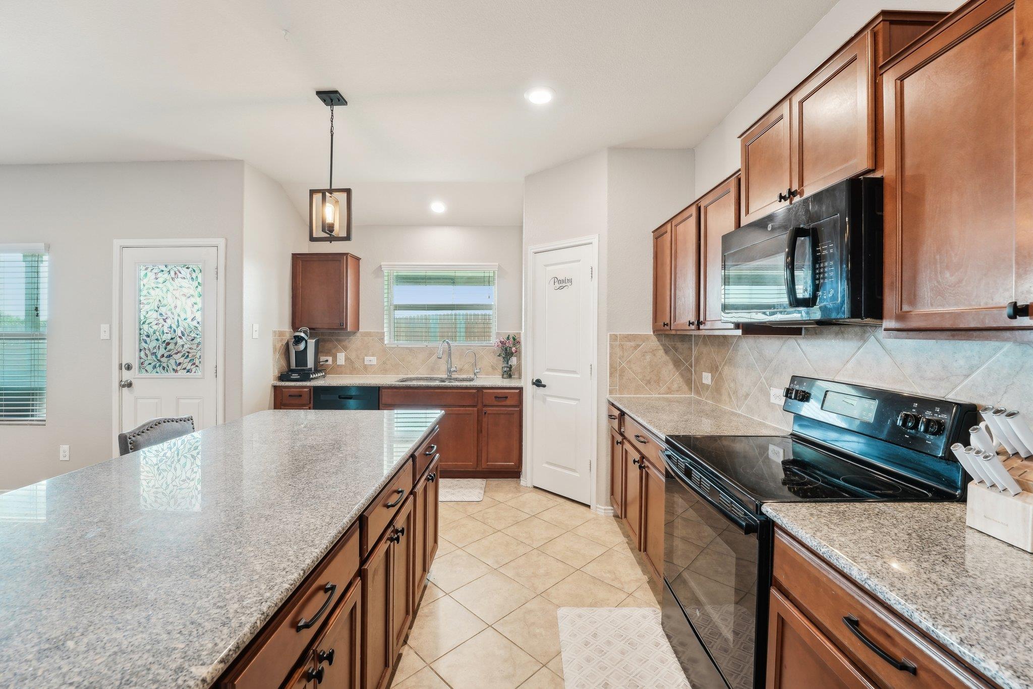 432 Druse Ln, Jarrell, TX 76537