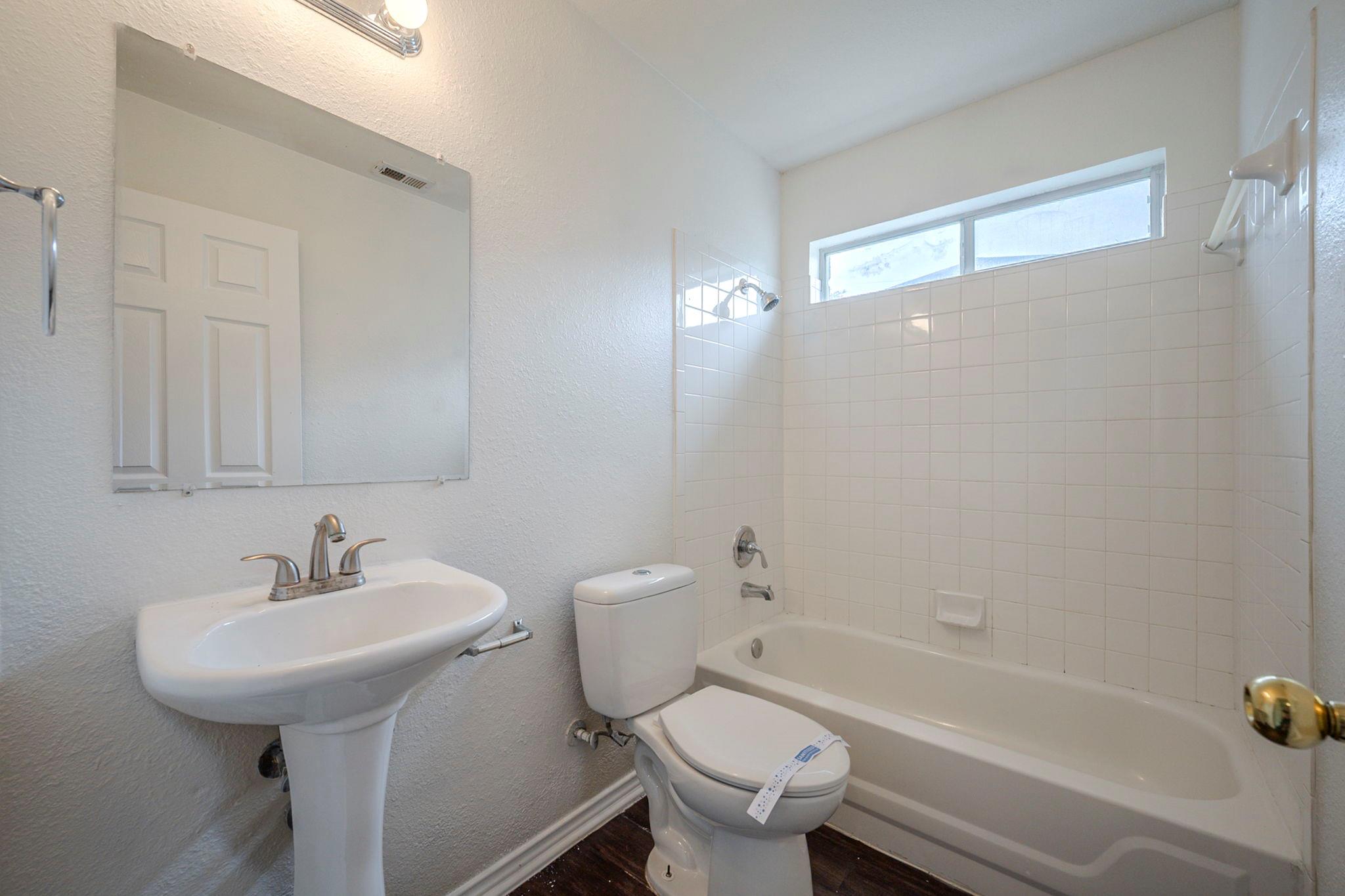 3006 Greenlawn St, Taylor, TX 76574