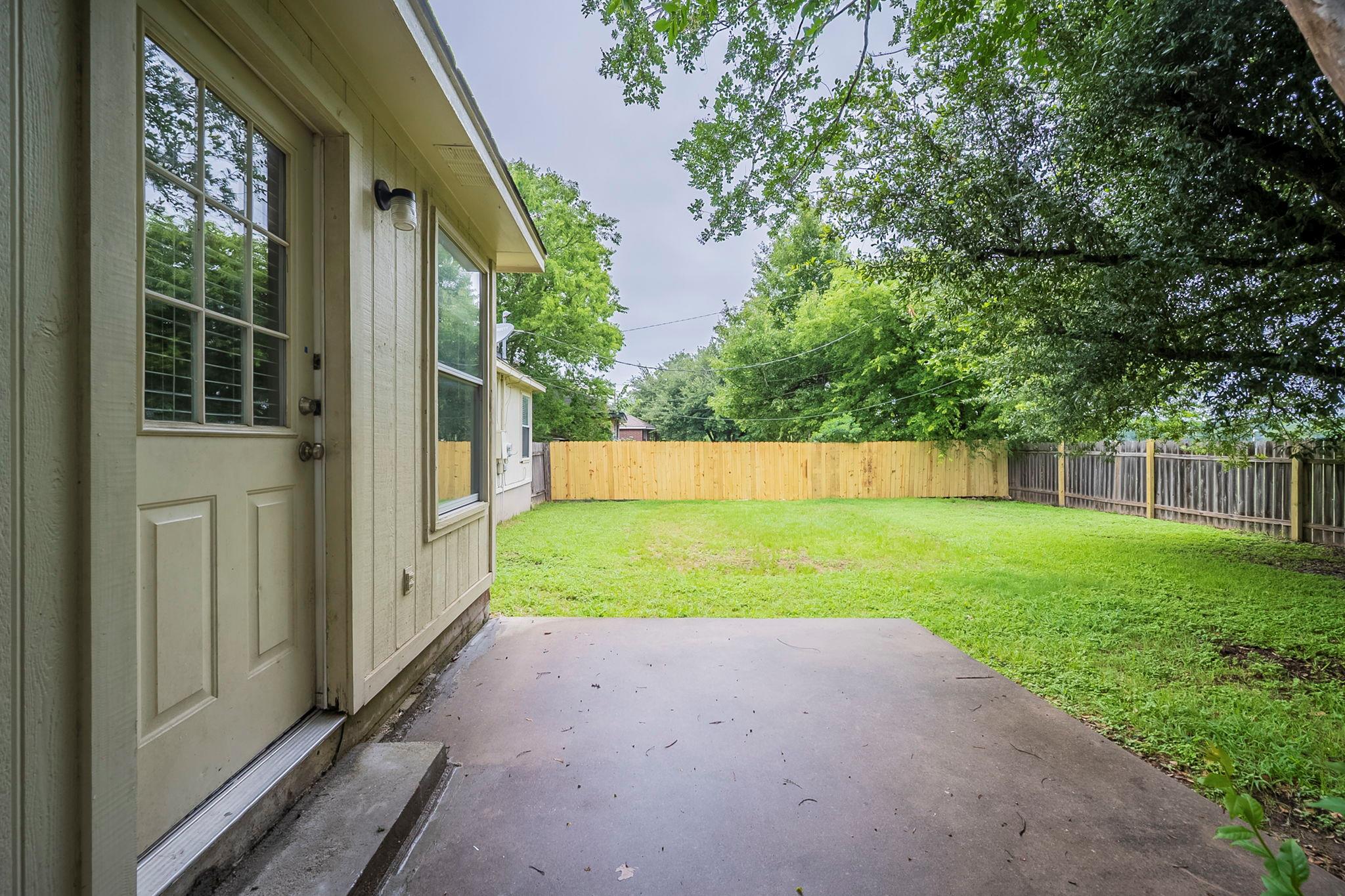 3006 Greenlawn St, Taylor, TX 76574