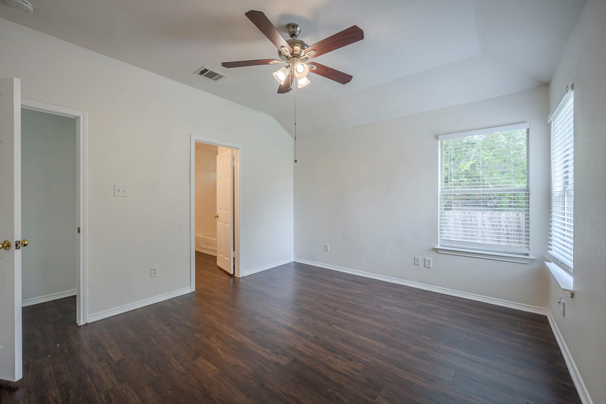 3006 Greenlawn St, Taylor, TX 76574