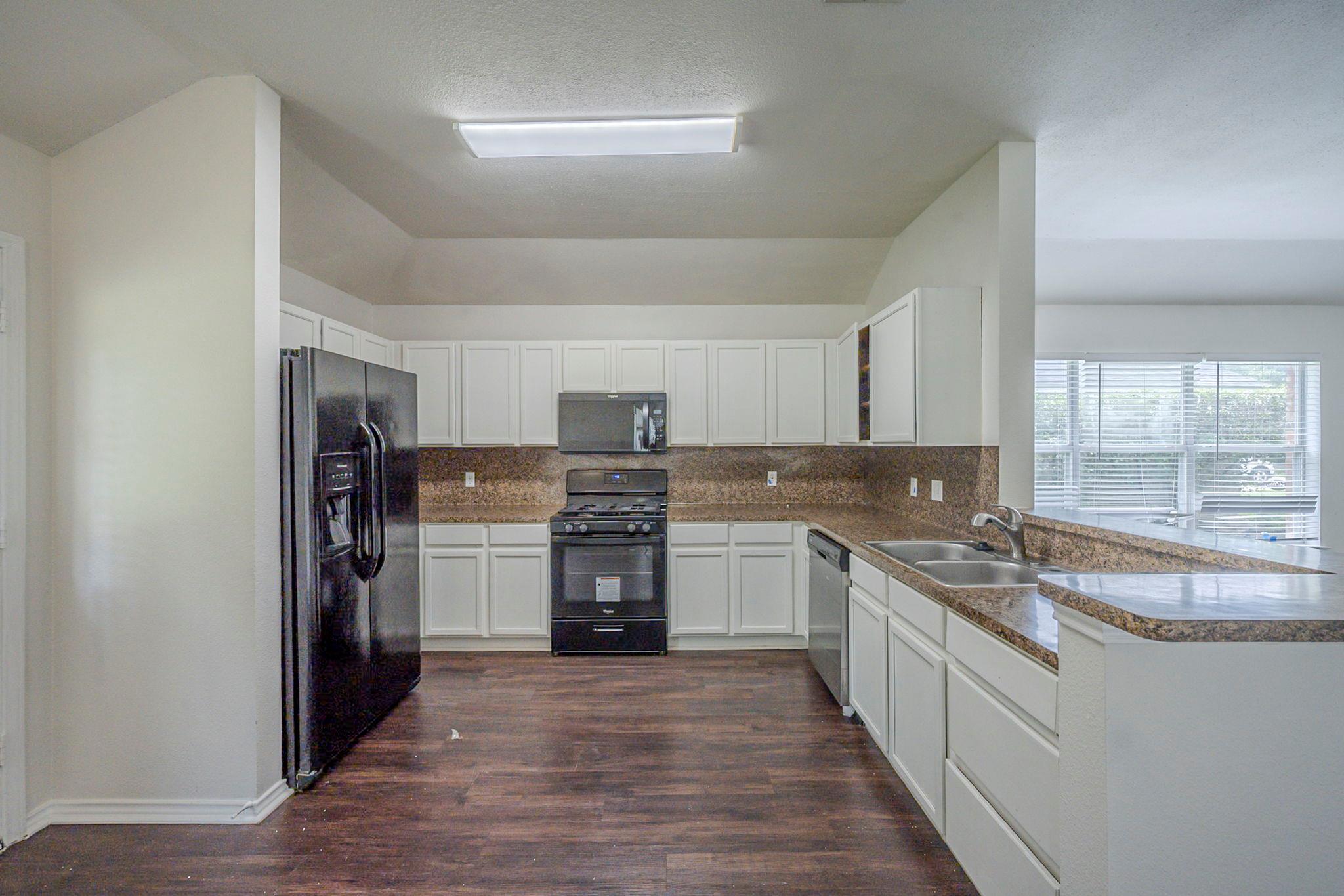 3006 Greenlawn St, Taylor, TX 76574