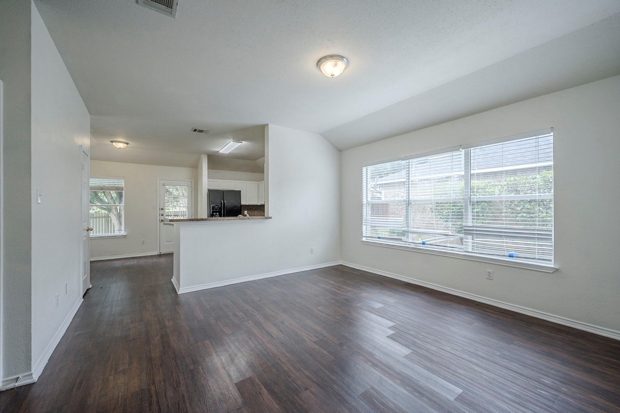 3006 Greenlawn St, Taylor, TX 76574