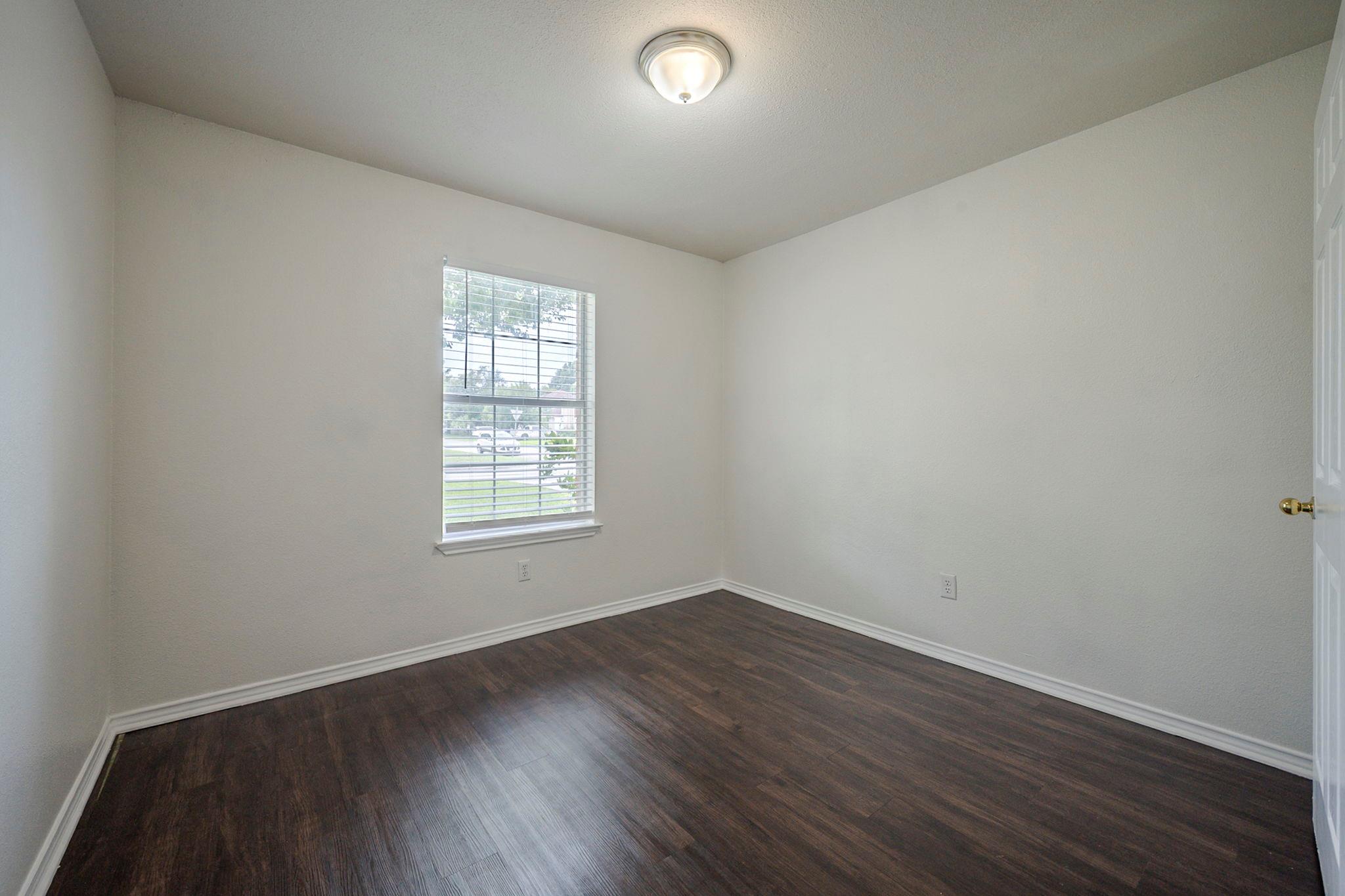 3006 Greenlawn St, Taylor, TX 76574