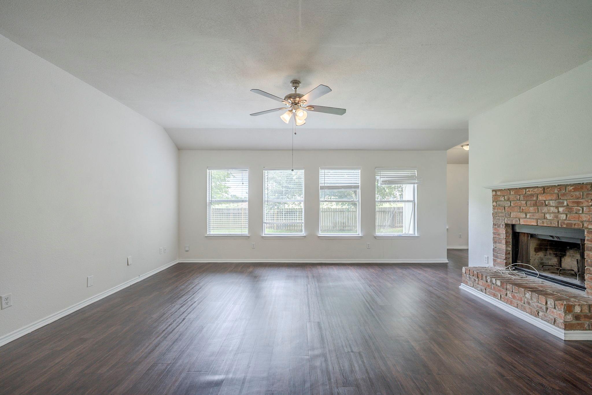 3006 Greenlawn St, Taylor, TX 76574