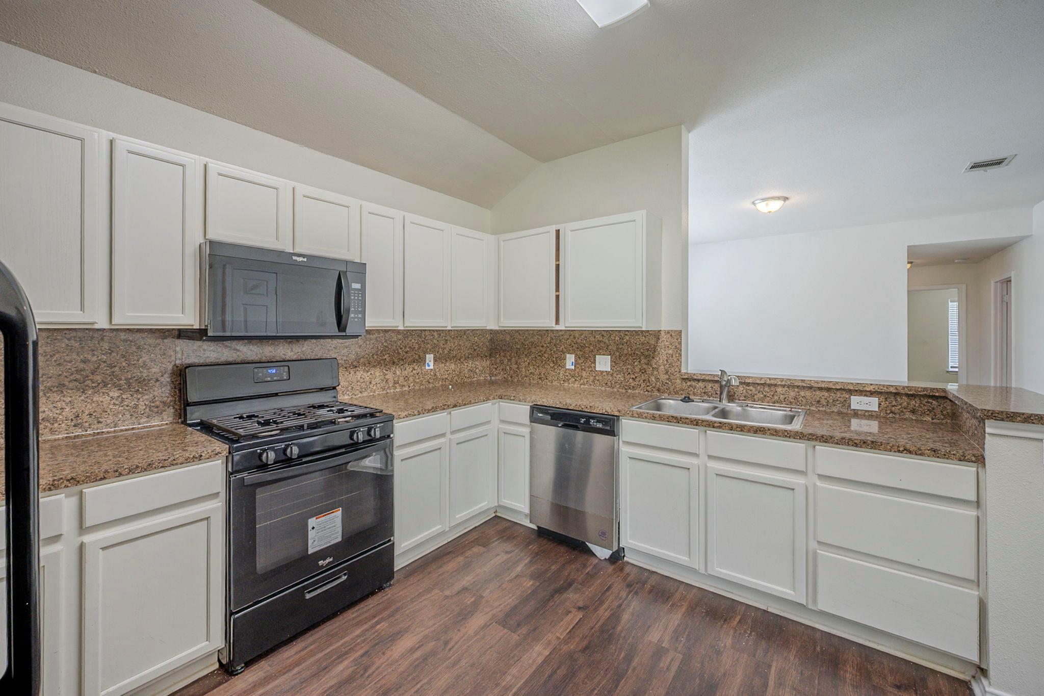 3006 Greenlawn St, Taylor, TX 76574