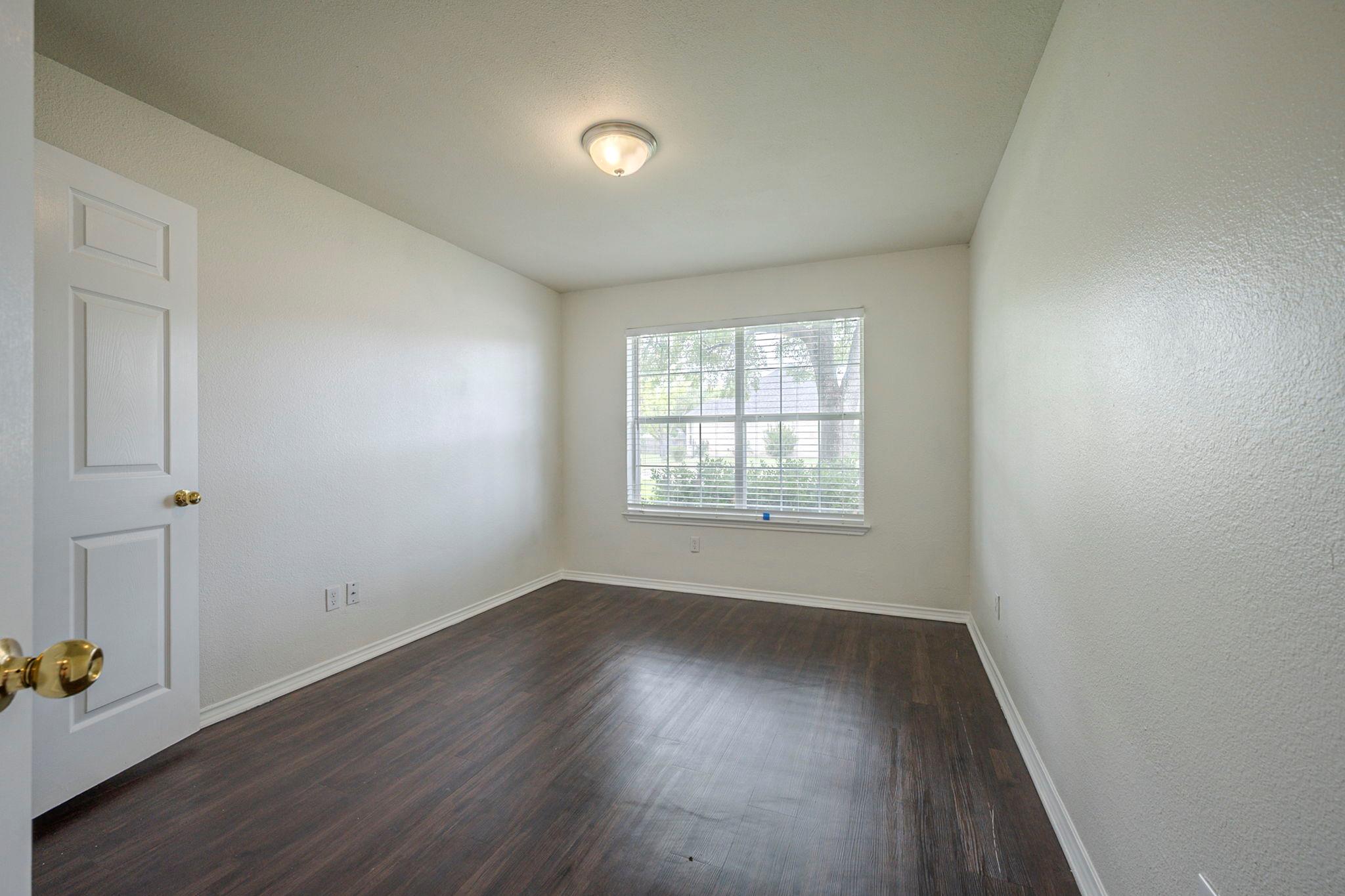 3006 Greenlawn St, Taylor, TX 76574