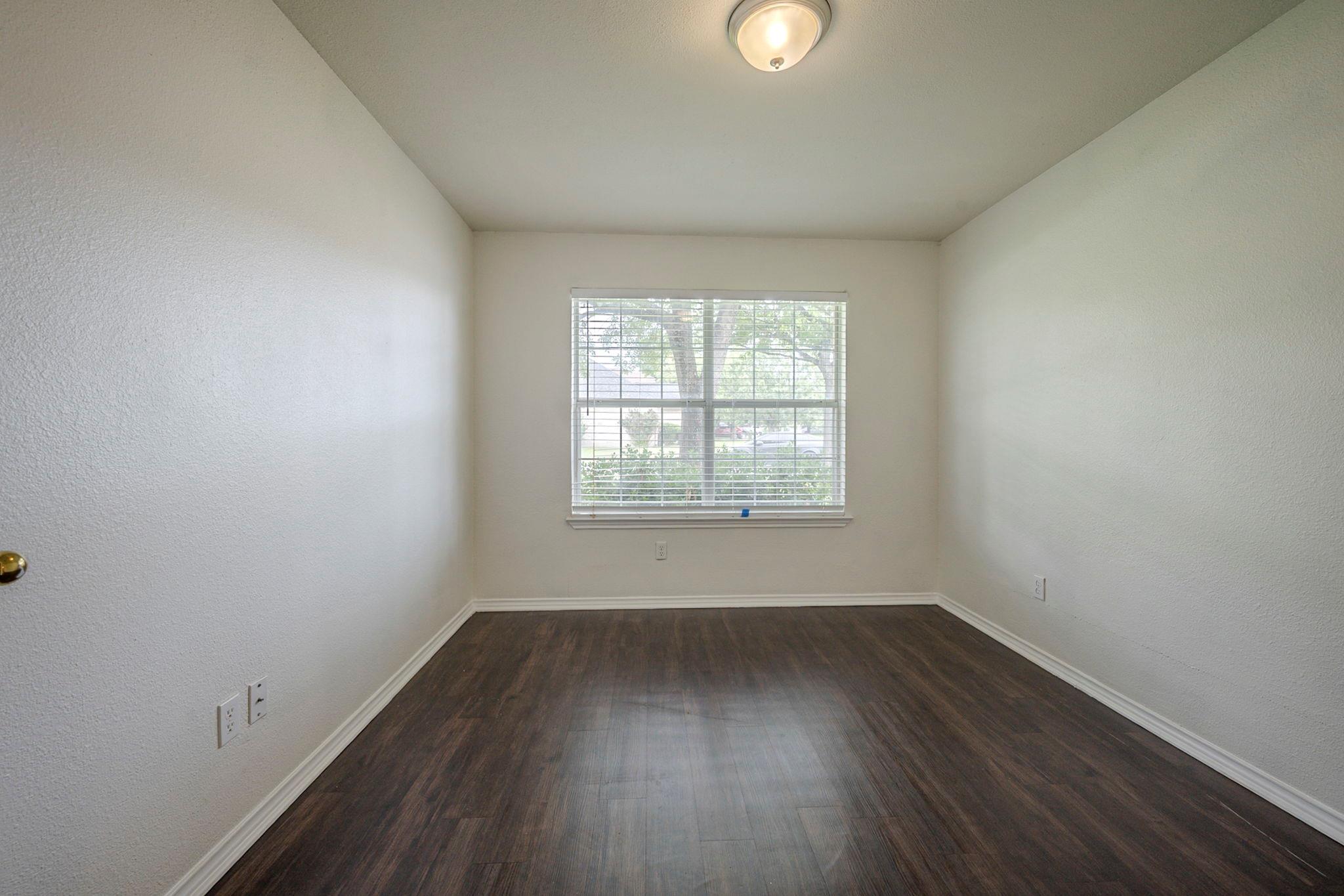 3006 Greenlawn St, Taylor, TX 76574