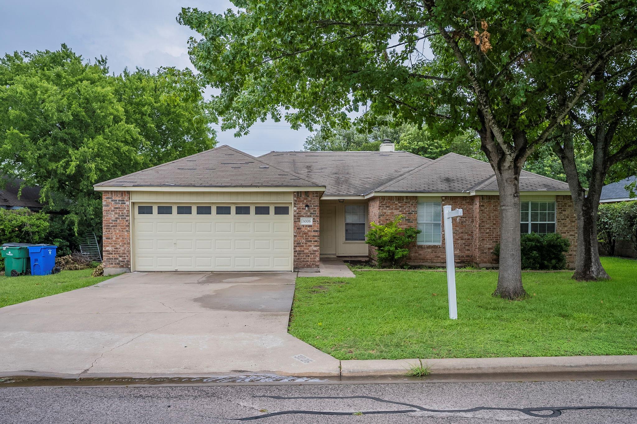 3006 Greenlawn St, Taylor, TX 76574