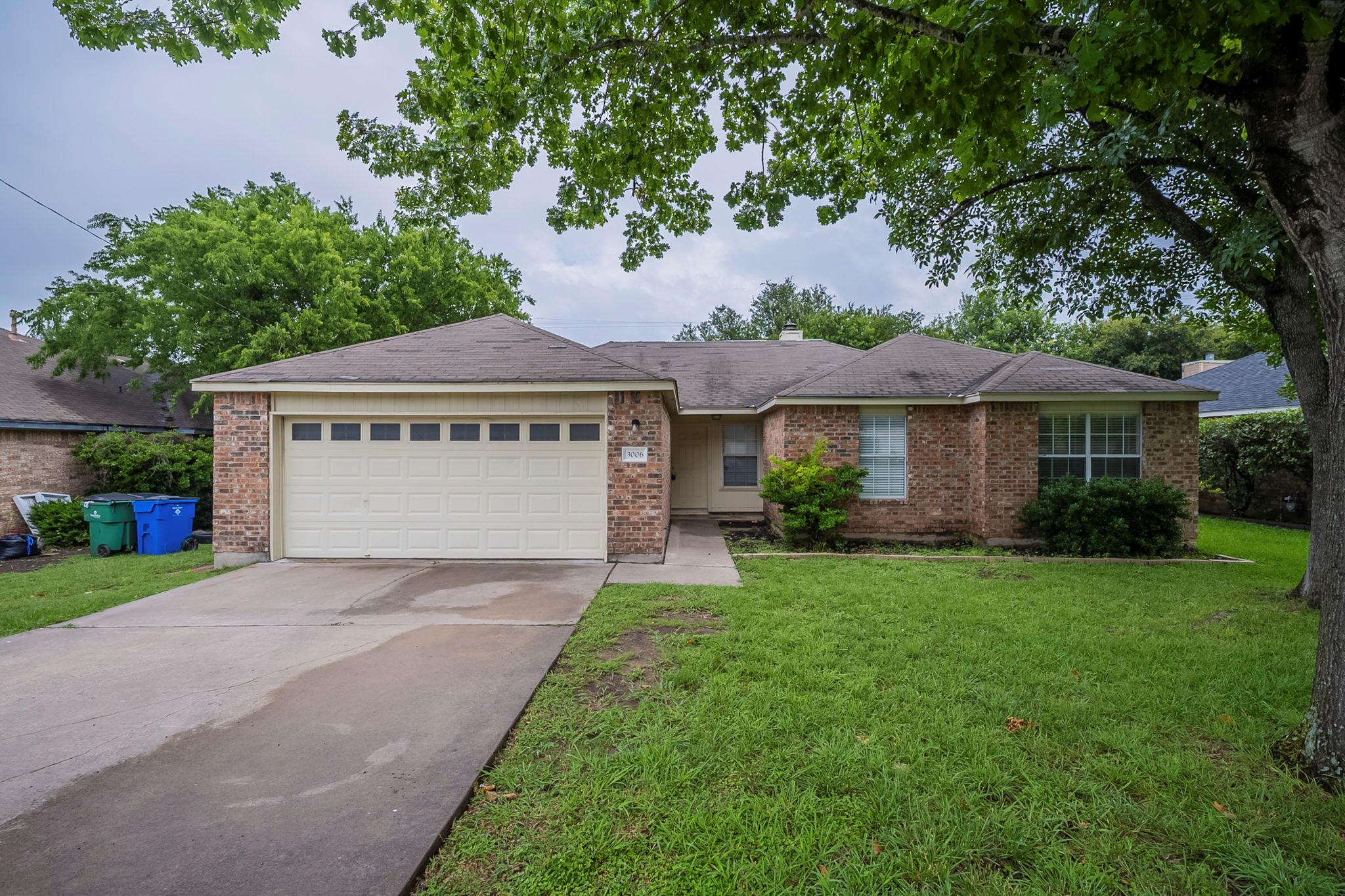 3006 Greenlawn St, Taylor, TX 76574