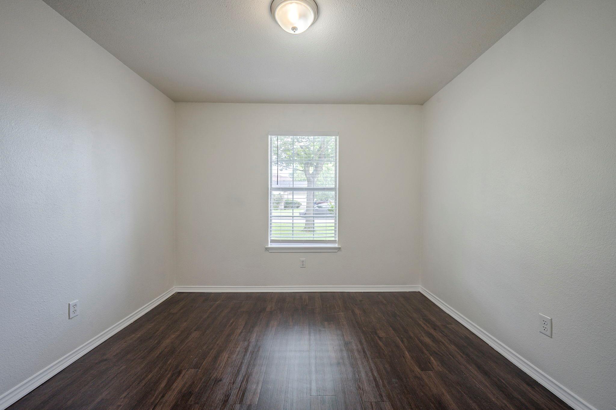 3006 Greenlawn St, Taylor, TX 76574