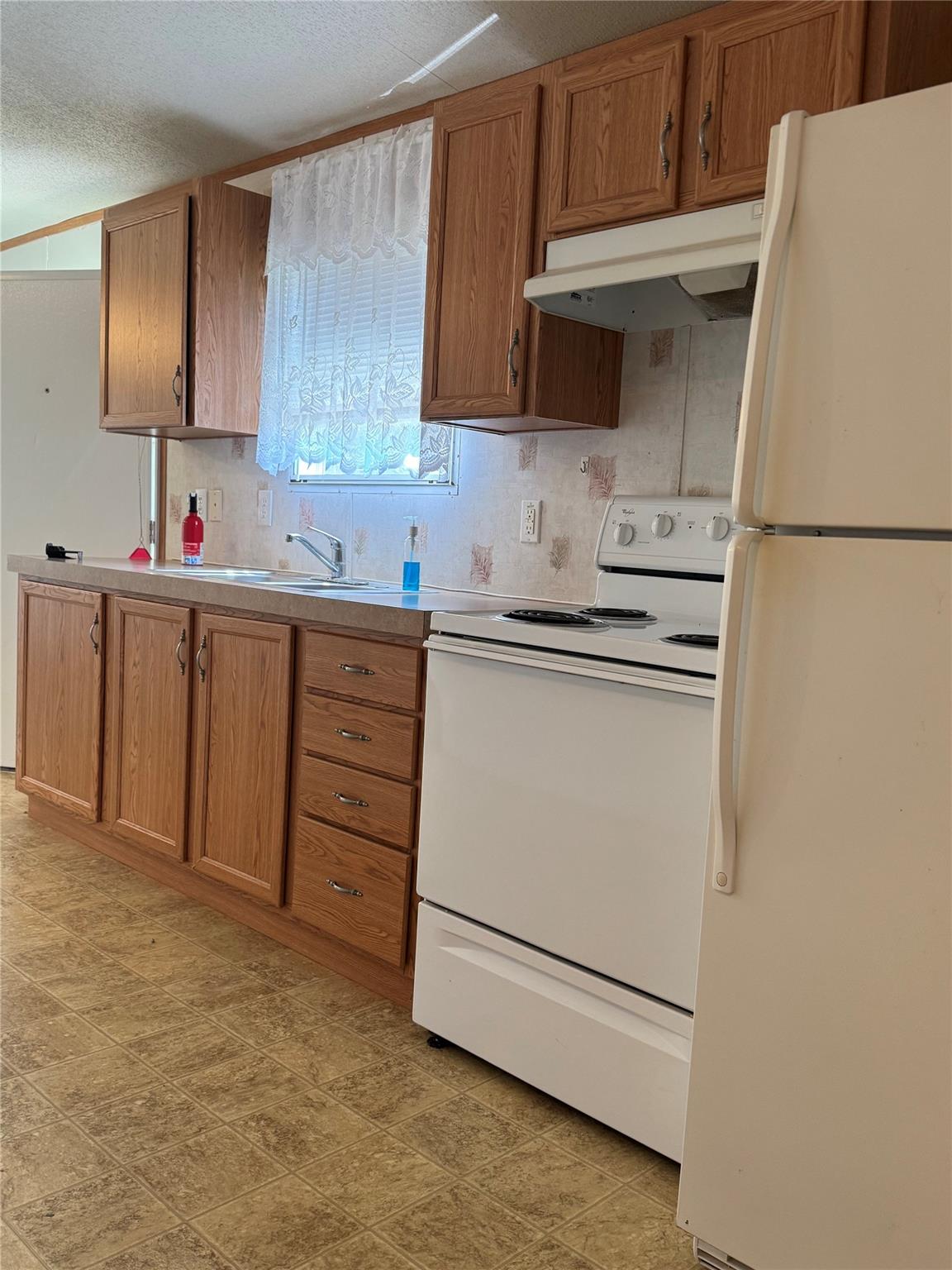 113 Valley Ln, Smithville, TX 78957