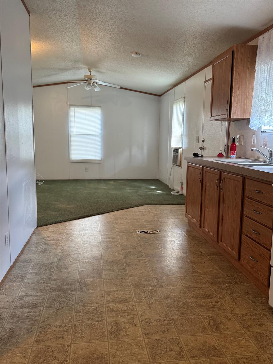 113 Valley Ln, Smithville, TX 78957