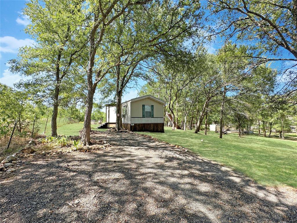 113 Valley Ln, Smithville, TX 78957