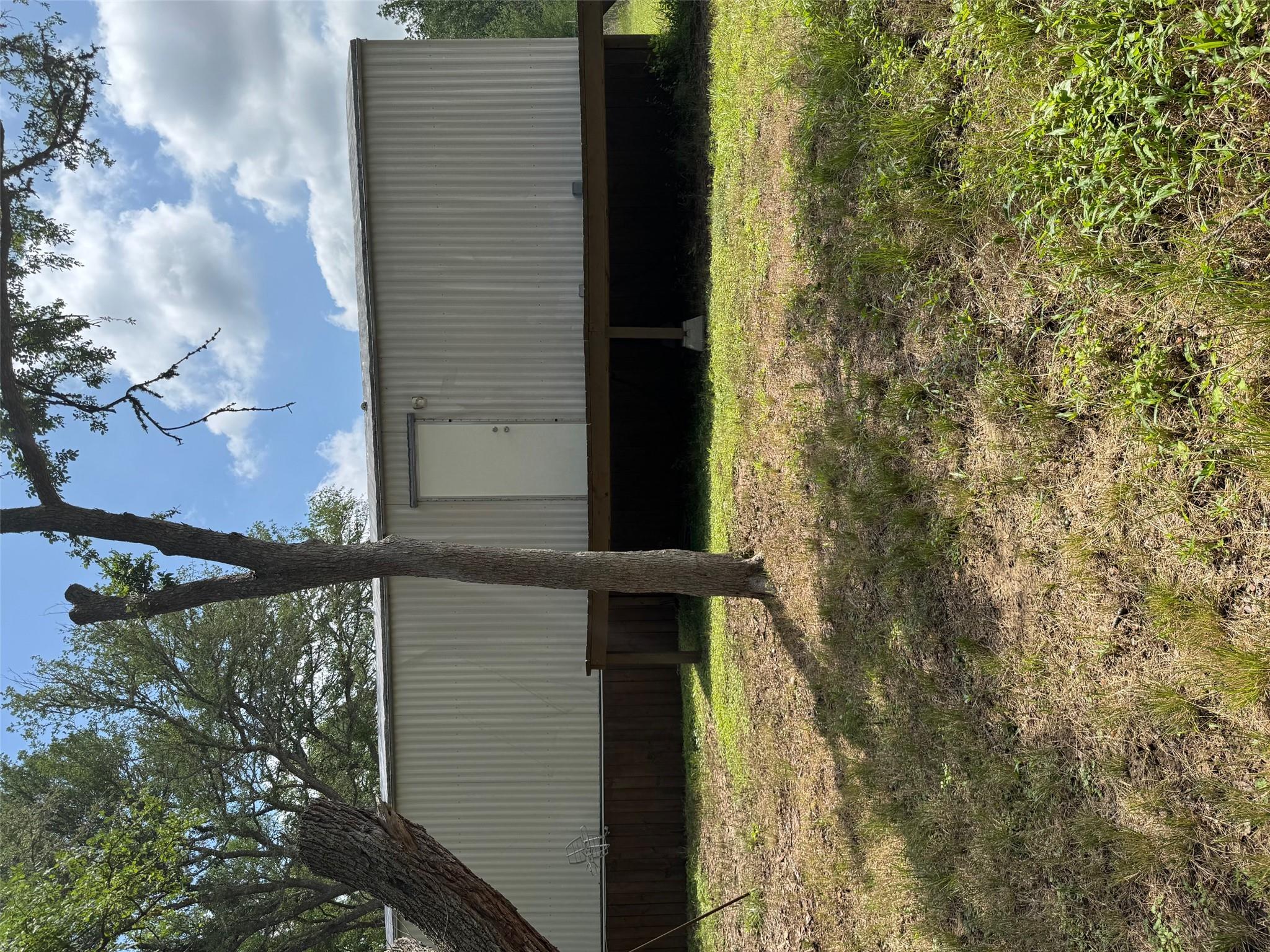 113 Valley Ln, Smithville, TX 78957