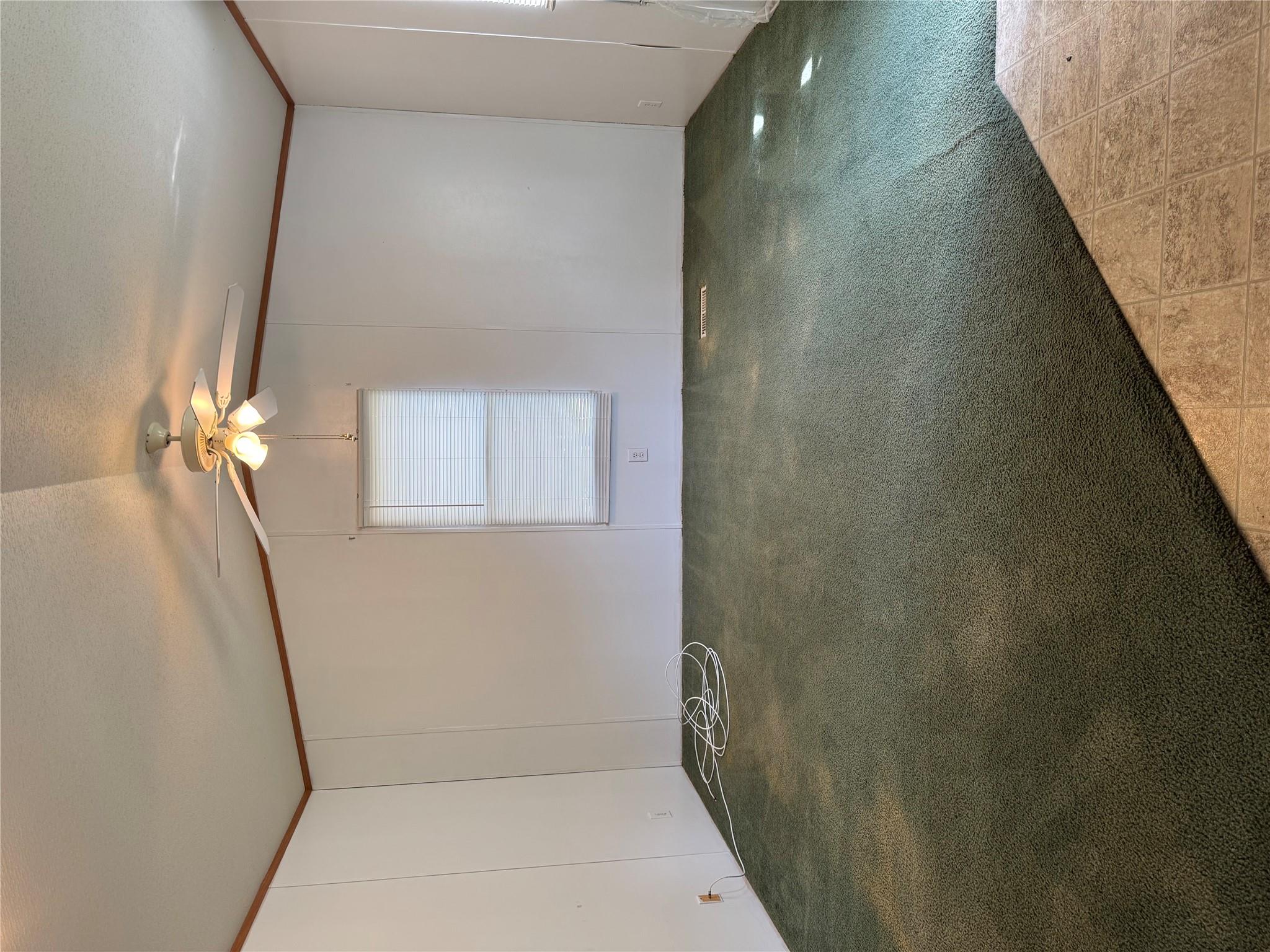 113 Valley Ln, Smithville, TX 78957