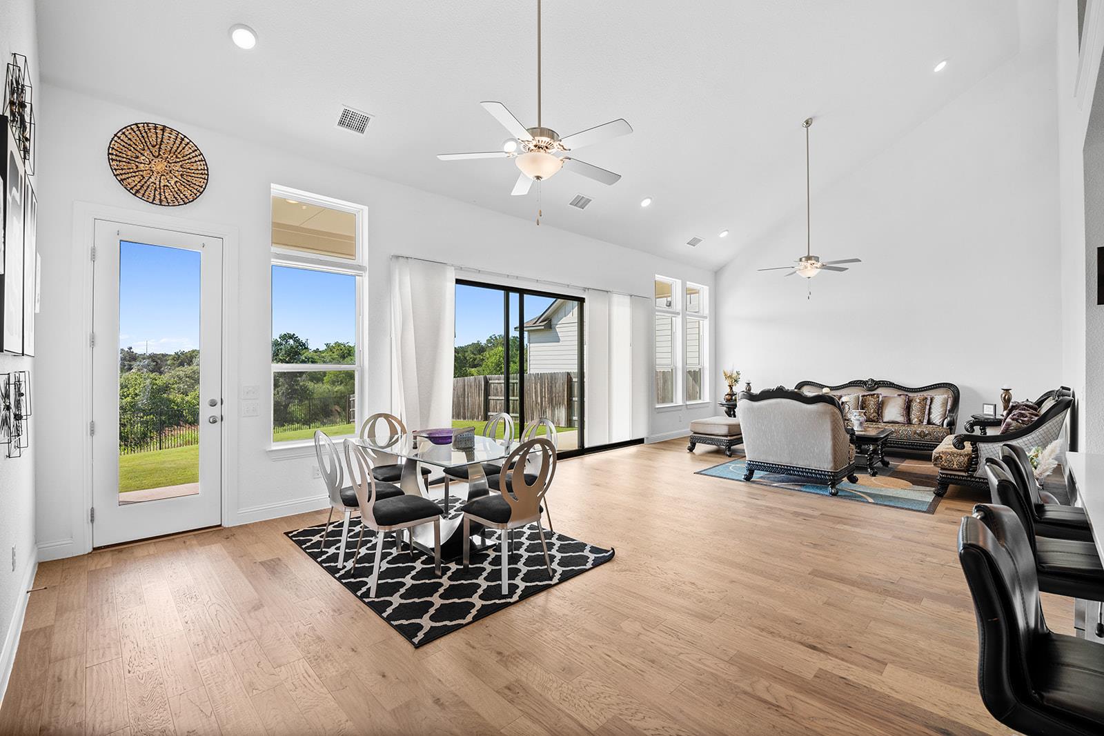 514 Round Valley Trl, Liberty Hill, TX 78642