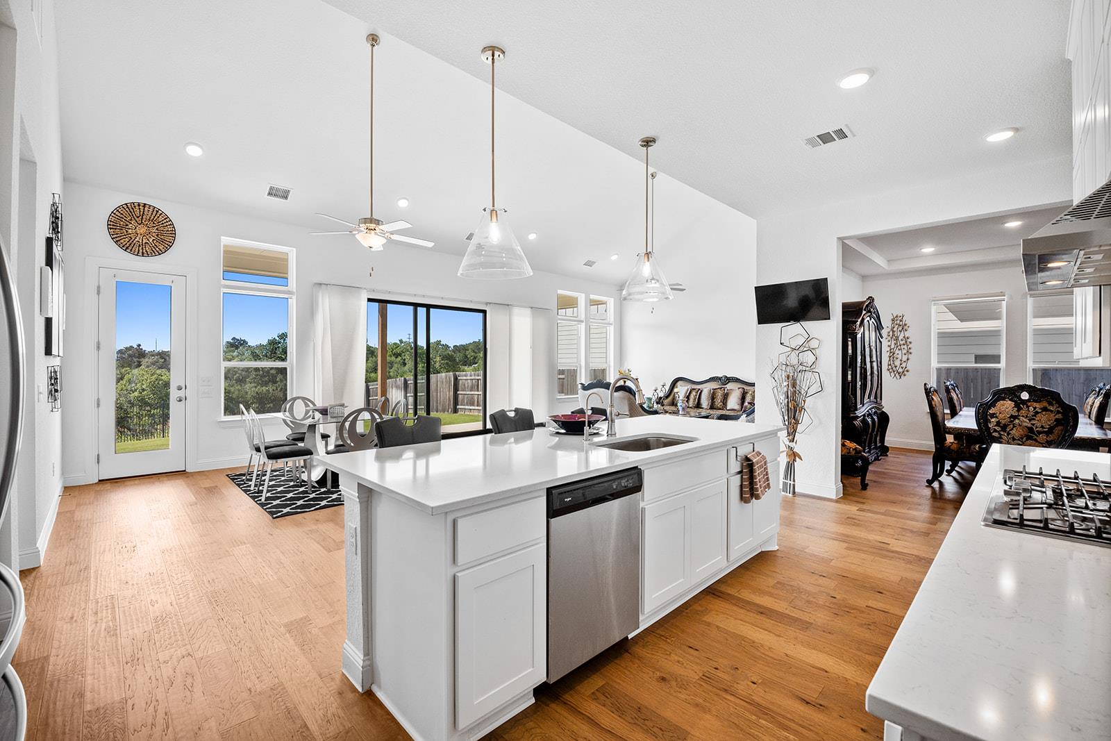 514 Round Valley Trl, Liberty Hill, TX 78642