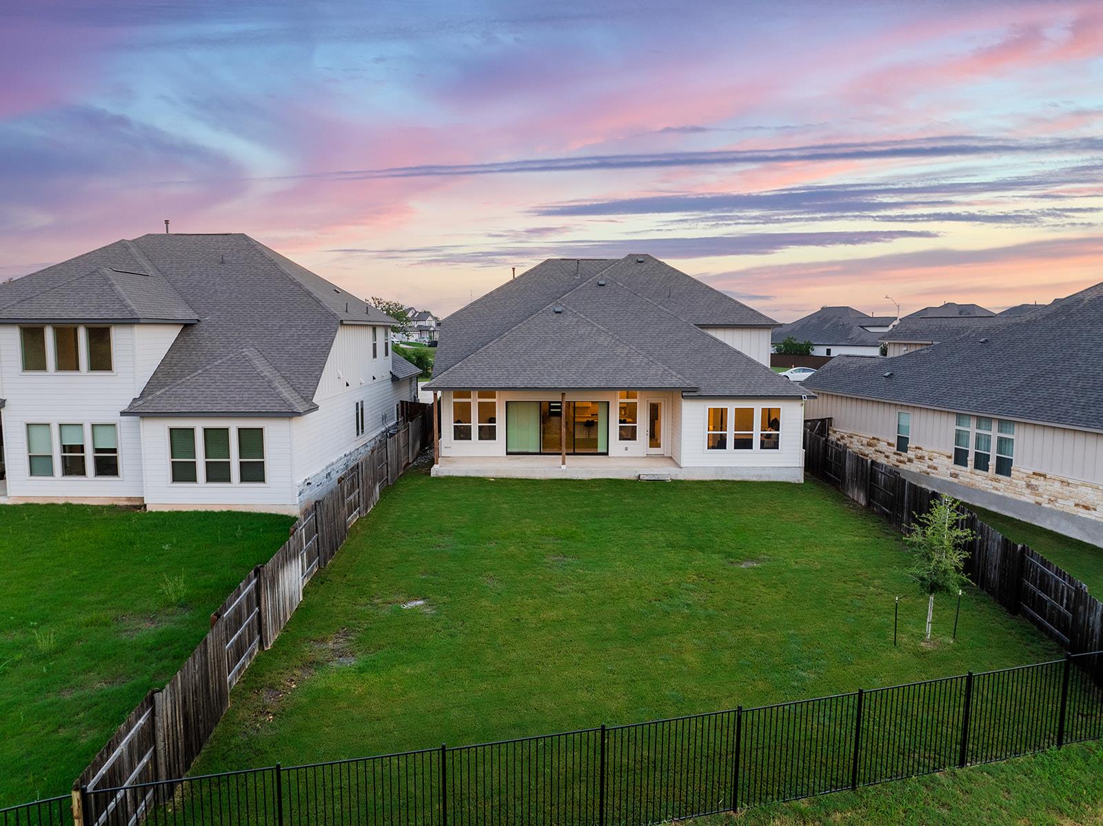 514 Round Valley Trl, Liberty Hill, TX 78642