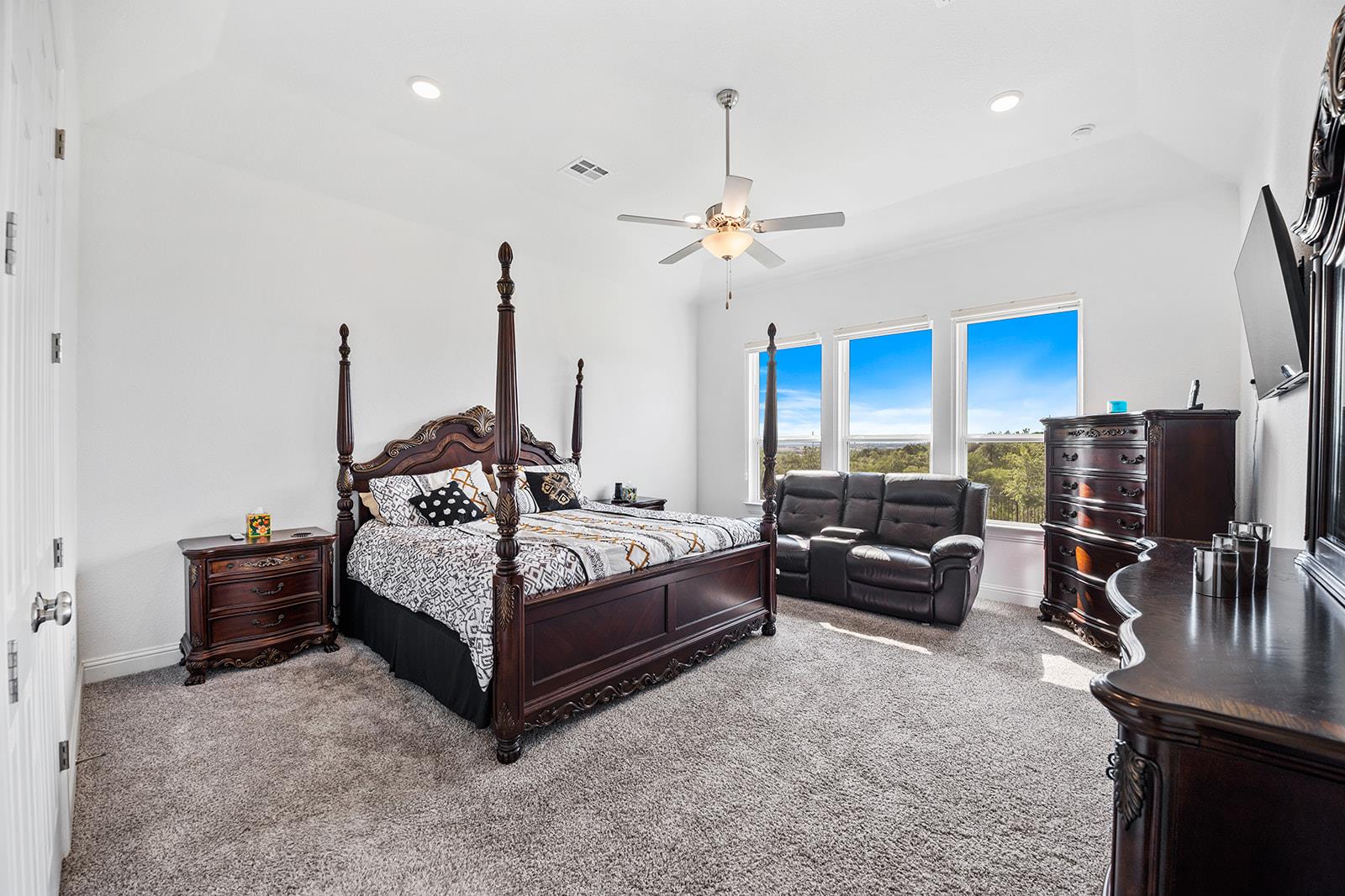 514 Round Valley Trl, Liberty Hill, TX 78642