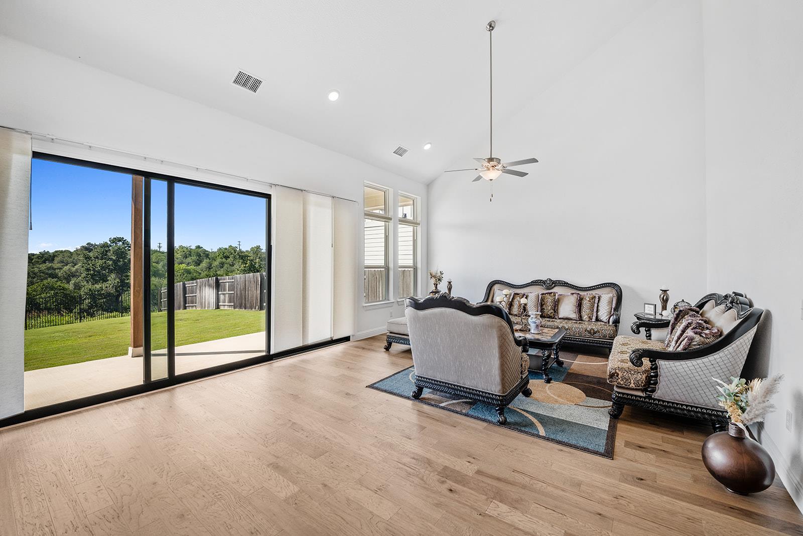 514 Round Valley Trl, Liberty Hill, TX 78642