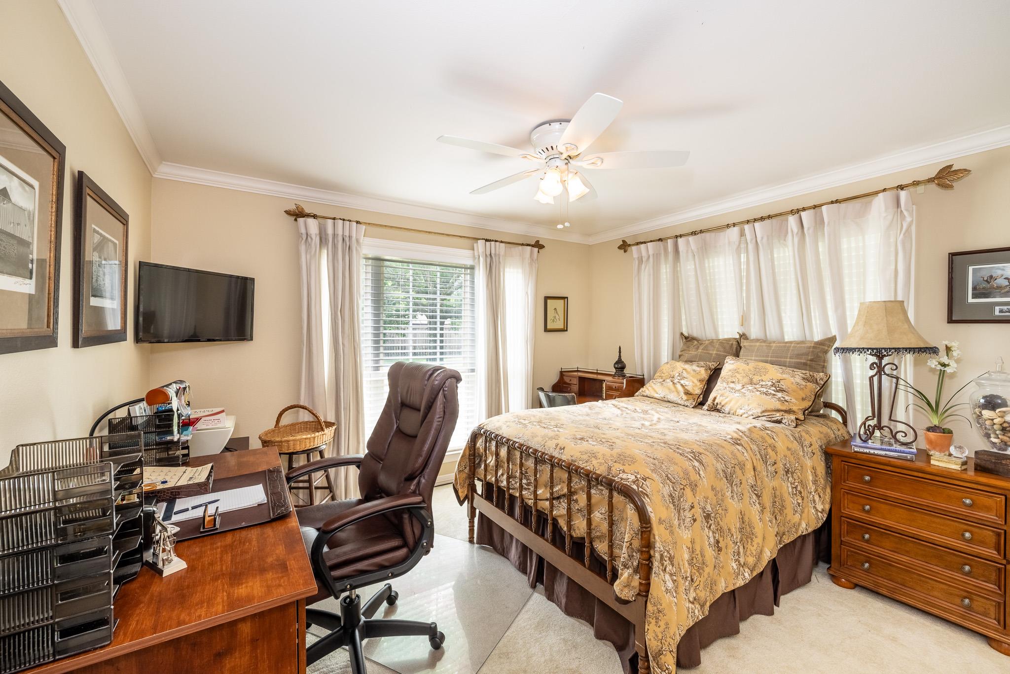 302 Rather St, Gonzales, TX 78629