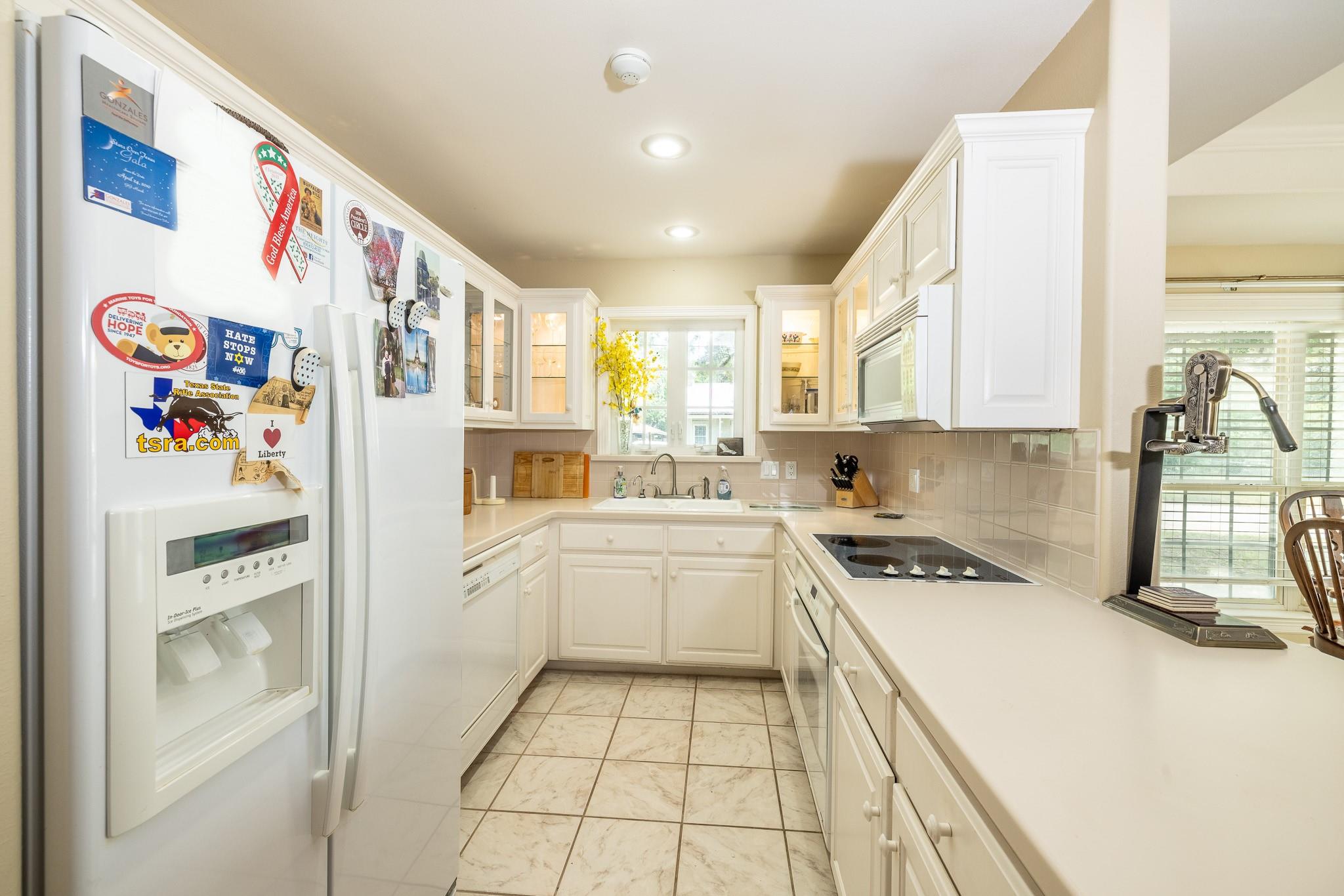 302 Rather St, Gonzales, TX 78629