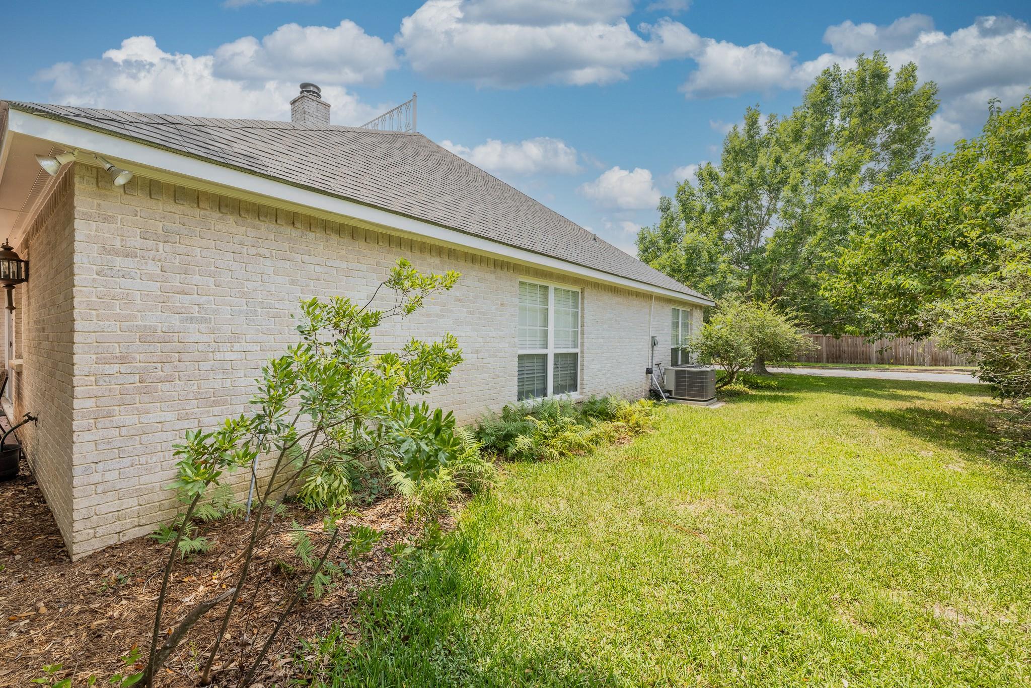 302 Rather St, Gonzales, TX 78629