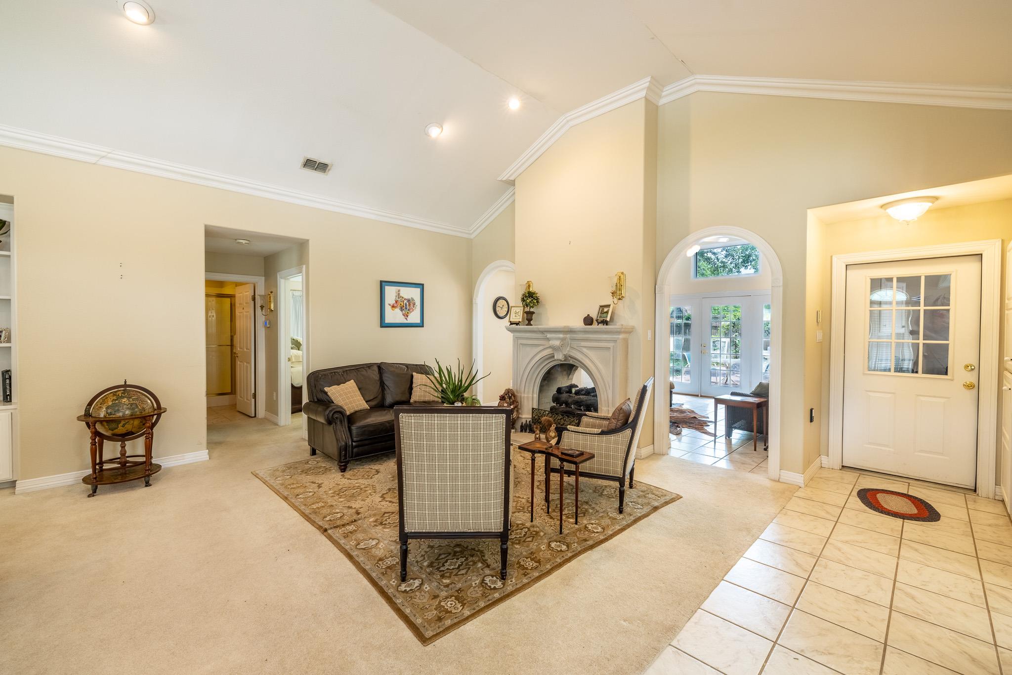 302 Rather St, Gonzales, TX 78629