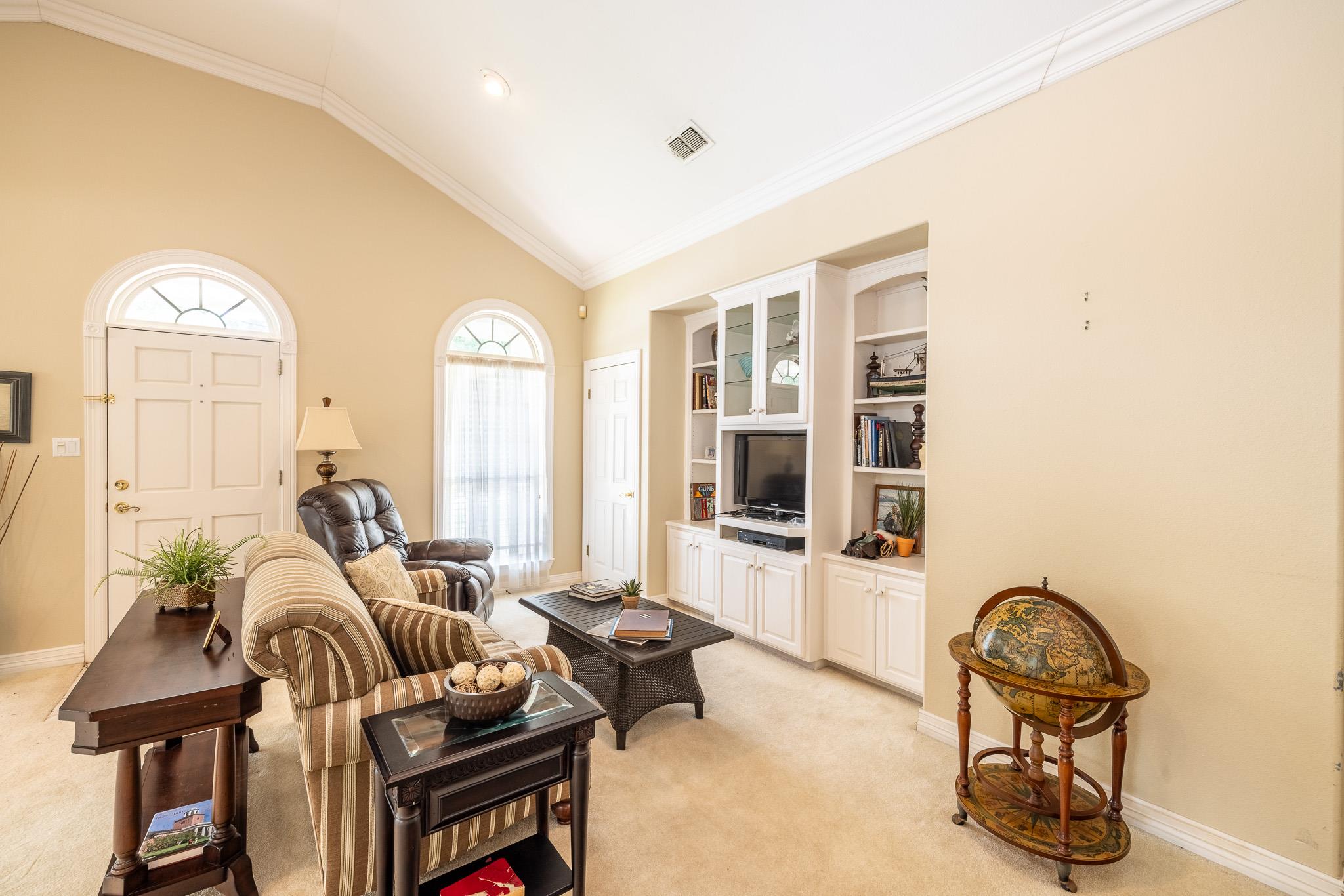 302 Rather St, Gonzales, TX 78629