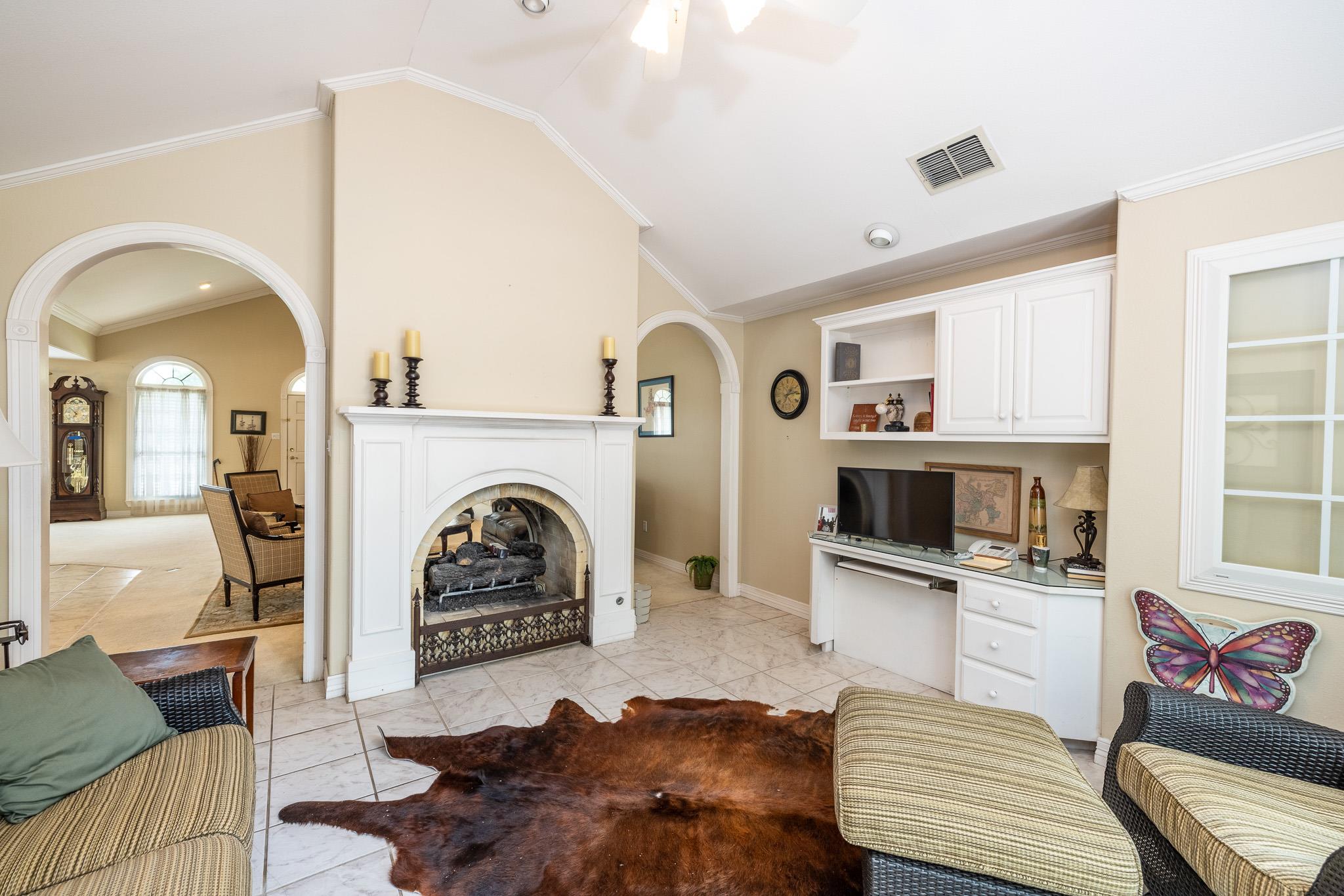 302 Rather St, Gonzales, TX 78629